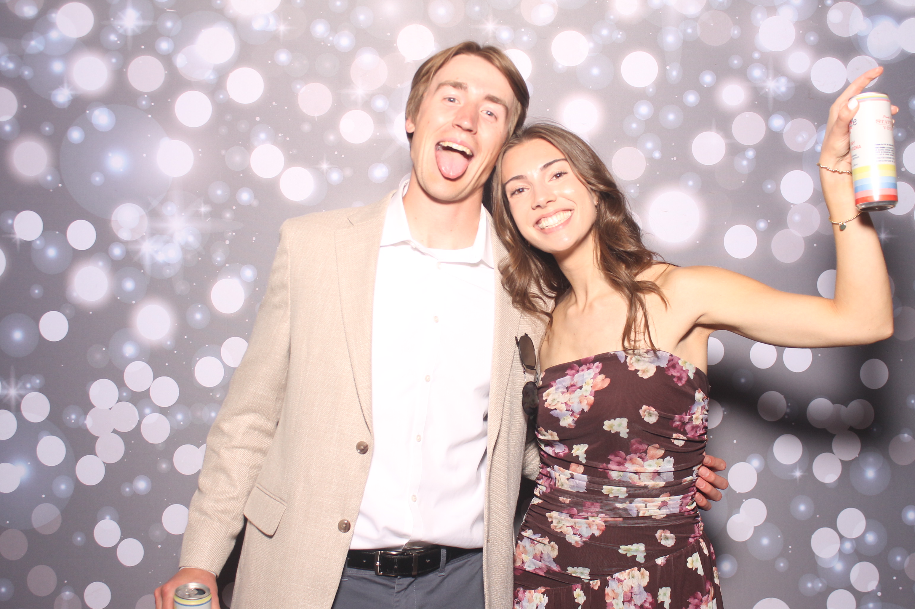 The Whitehead's | View more photos from the event at gallery.photoboothcincy.com/u/PhotoBoothCincy/The-Whiteheads
