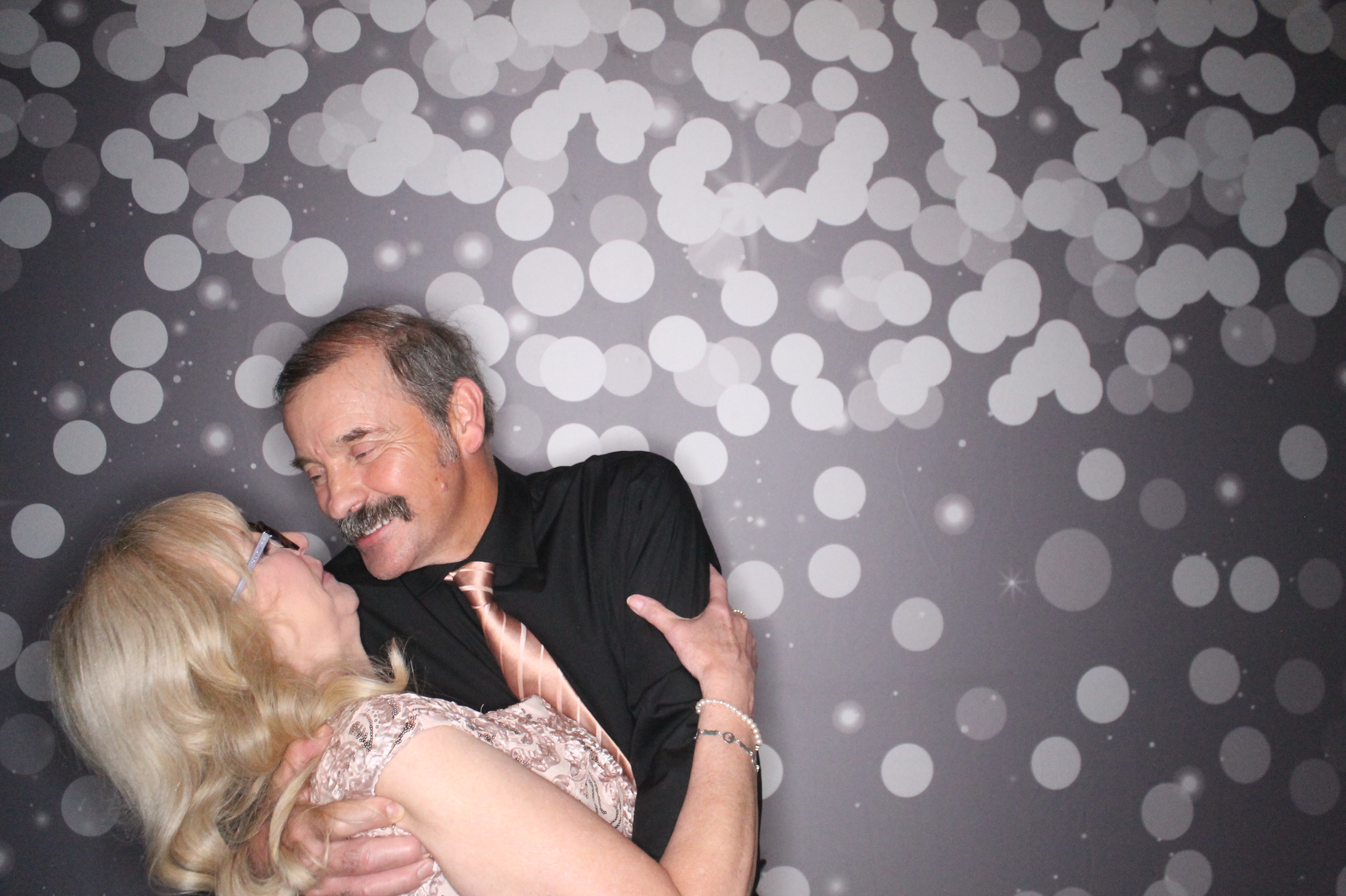 Tommy & Colleen | View more photos from the event at gallery.photoboothcincy.com/u/PhotoBoothCincy/Tommy-Colleen