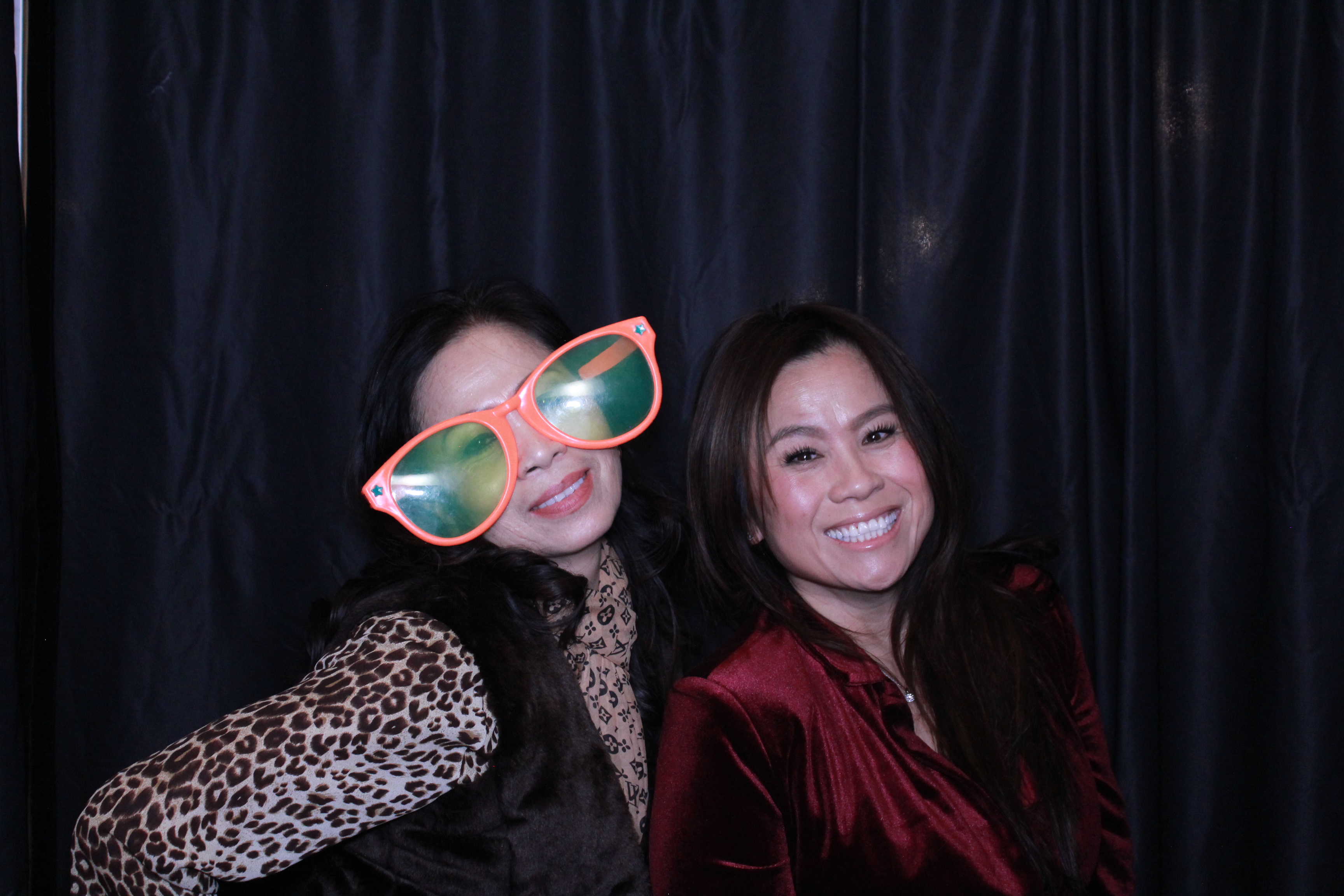 Turner Construction SSO Holiday Party | View more photos from the event at gallery.photoboothcincy.com/u/PhotoBoothCincy/Turner-Construction-SSO-Holiday-Party