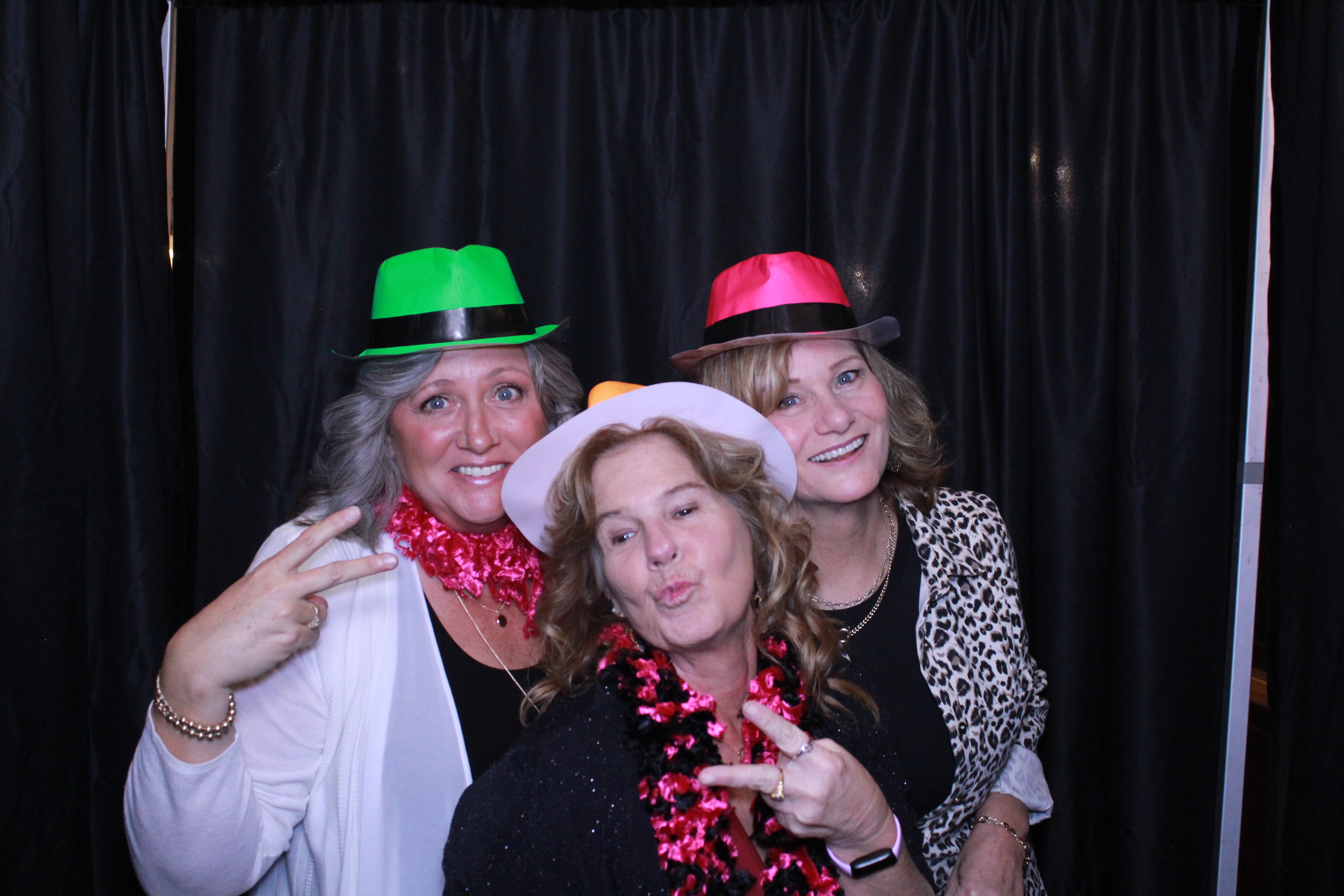 Turner Construction SSO Holiday Party | View more photos from the event at gallery.photoboothcincy.com/u/PhotoBoothCincy/Turner-Construction-SSO-Holiday-Party