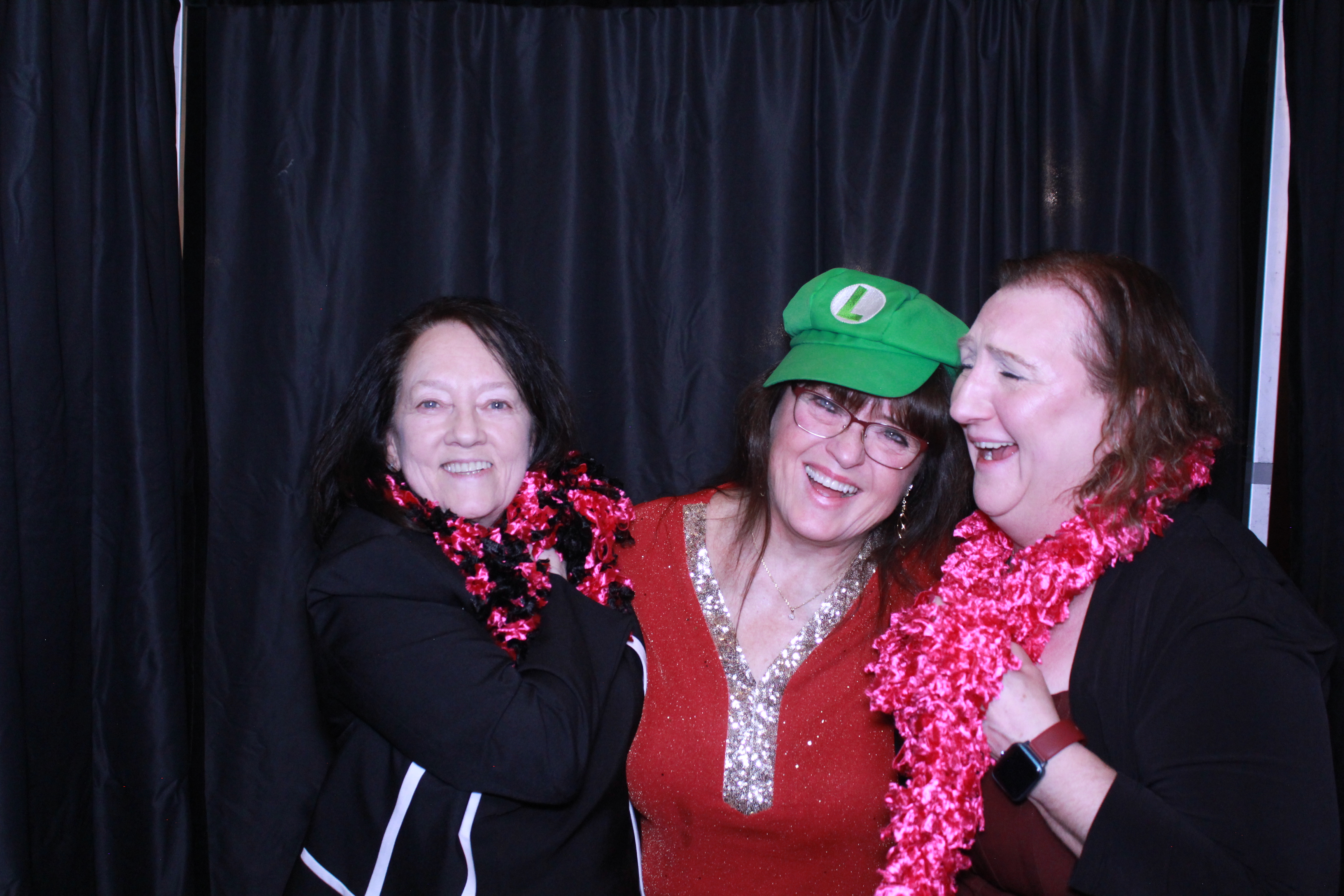 Turner Construction SSO Holiday Party | View more photos from the event at gallery.photoboothcincy.com/u/PhotoBoothCincy/Turner-Construction-SSO-Holiday-Party
