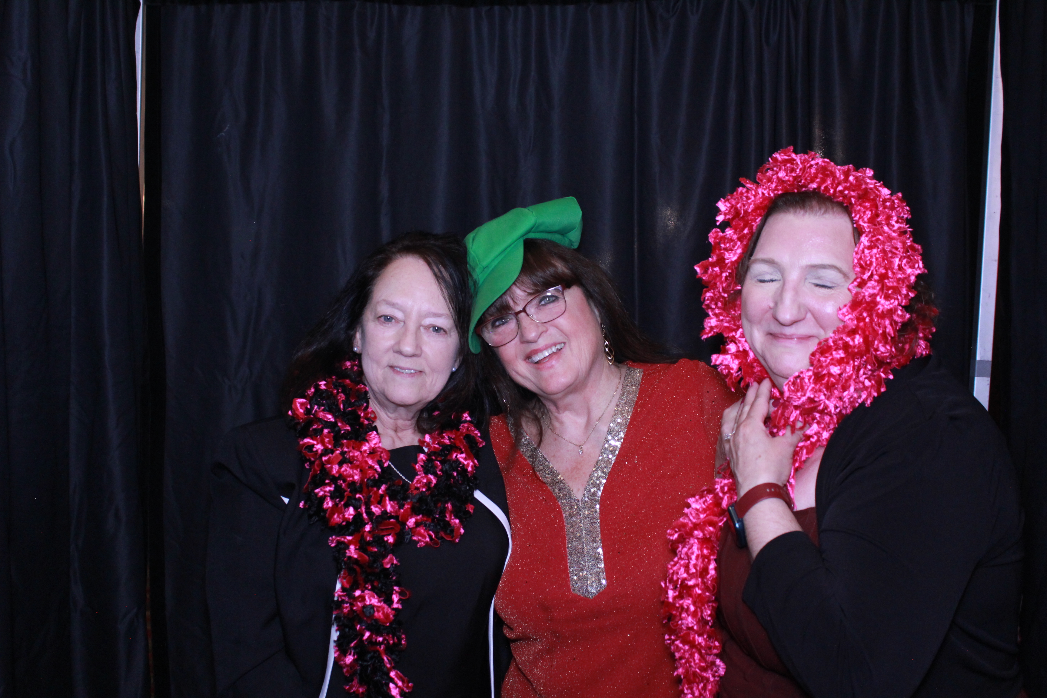 Turner Construction SSO Holiday Party | View more photos from the event at gallery.photoboothcincy.com/u/PhotoBoothCincy/Turner-Construction-SSO-Holiday-Party