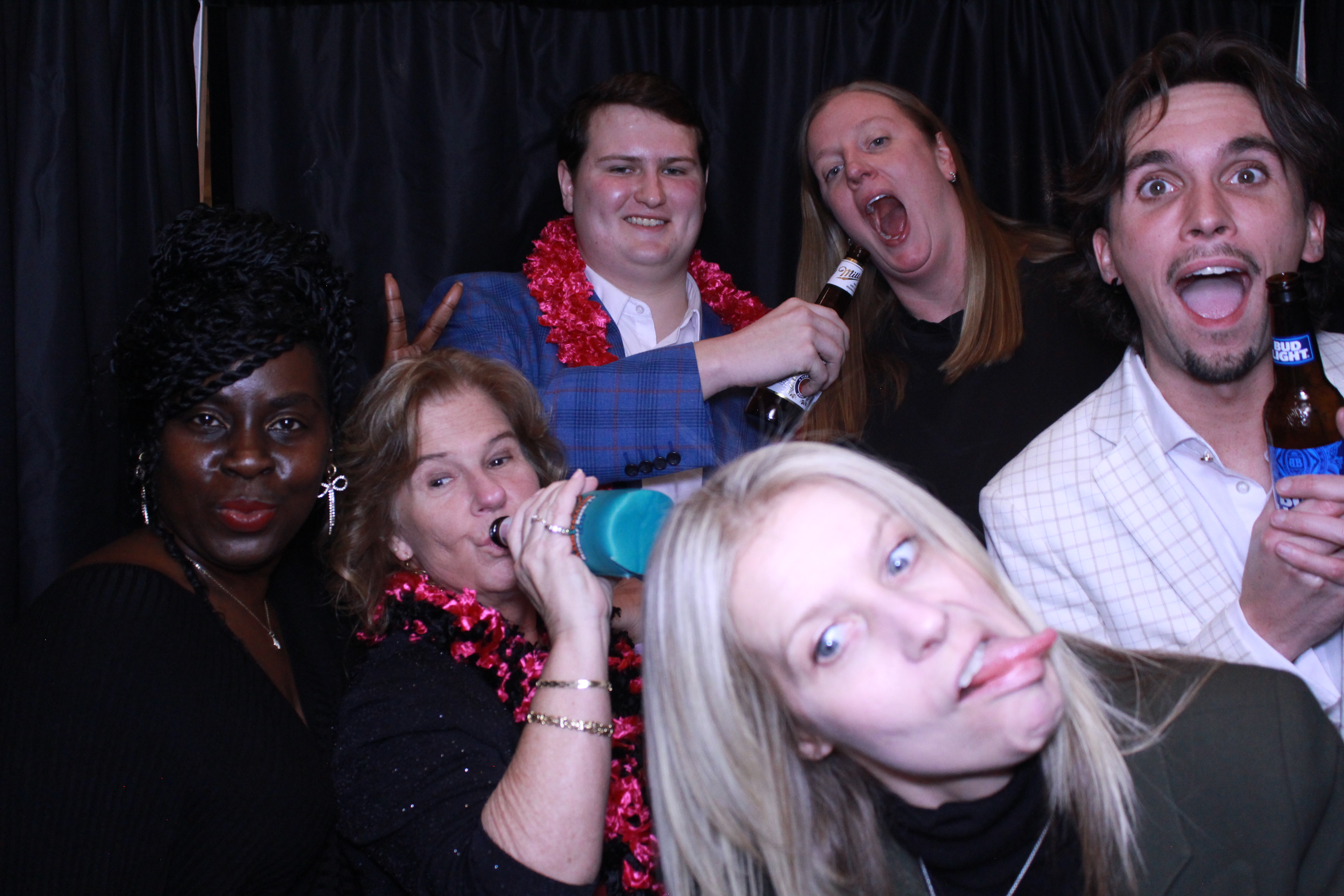 Turner Construction SSO Holiday Party | View more photos from the event at gallery.photoboothcincy.com/u/PhotoBoothCincy/Turner-Construction-SSO-Holiday-Party