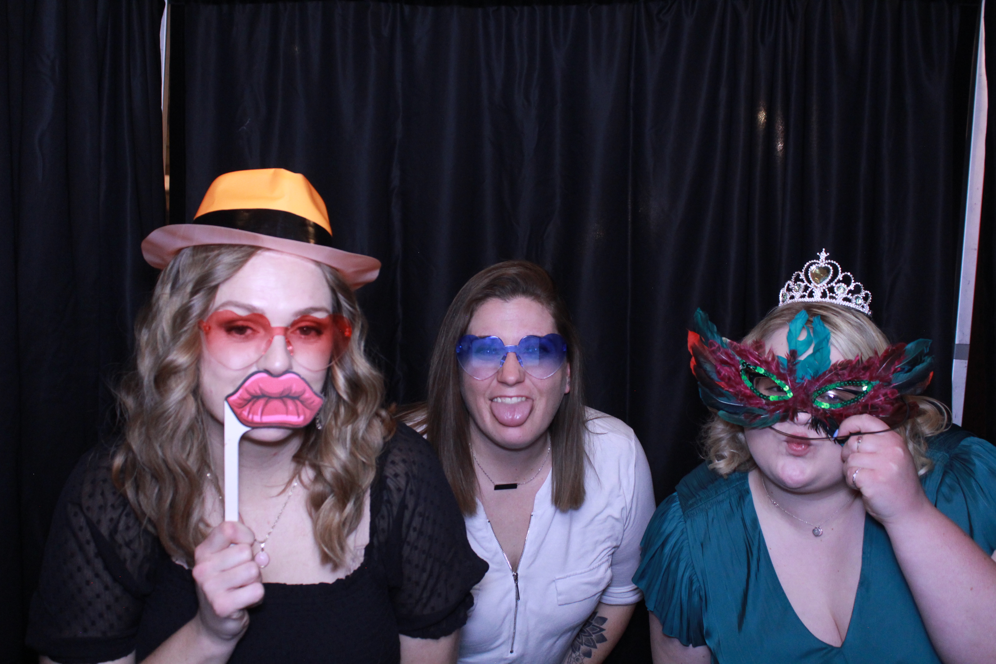 Turner Construction SSO Holiday Party | View more photos from the event at gallery.photoboothcincy.com/u/PhotoBoothCincy/Turner-Construction-SSO-Holiday-Party