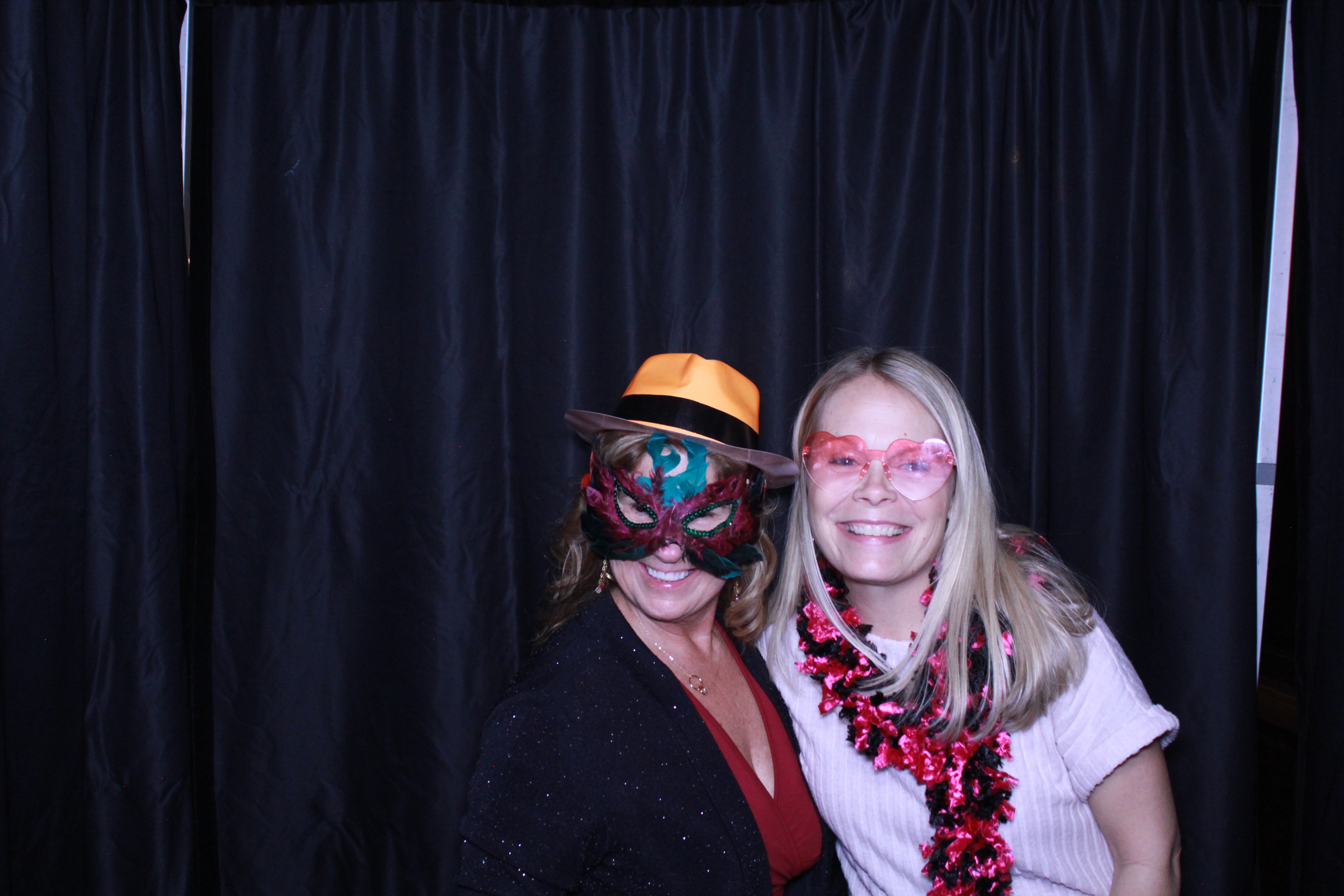 Turner Construction SSO Holiday Party | View more photos from the event at gallery.photoboothcincy.com/u/PhotoBoothCincy/Turner-Construction-SSO-Holiday-Party