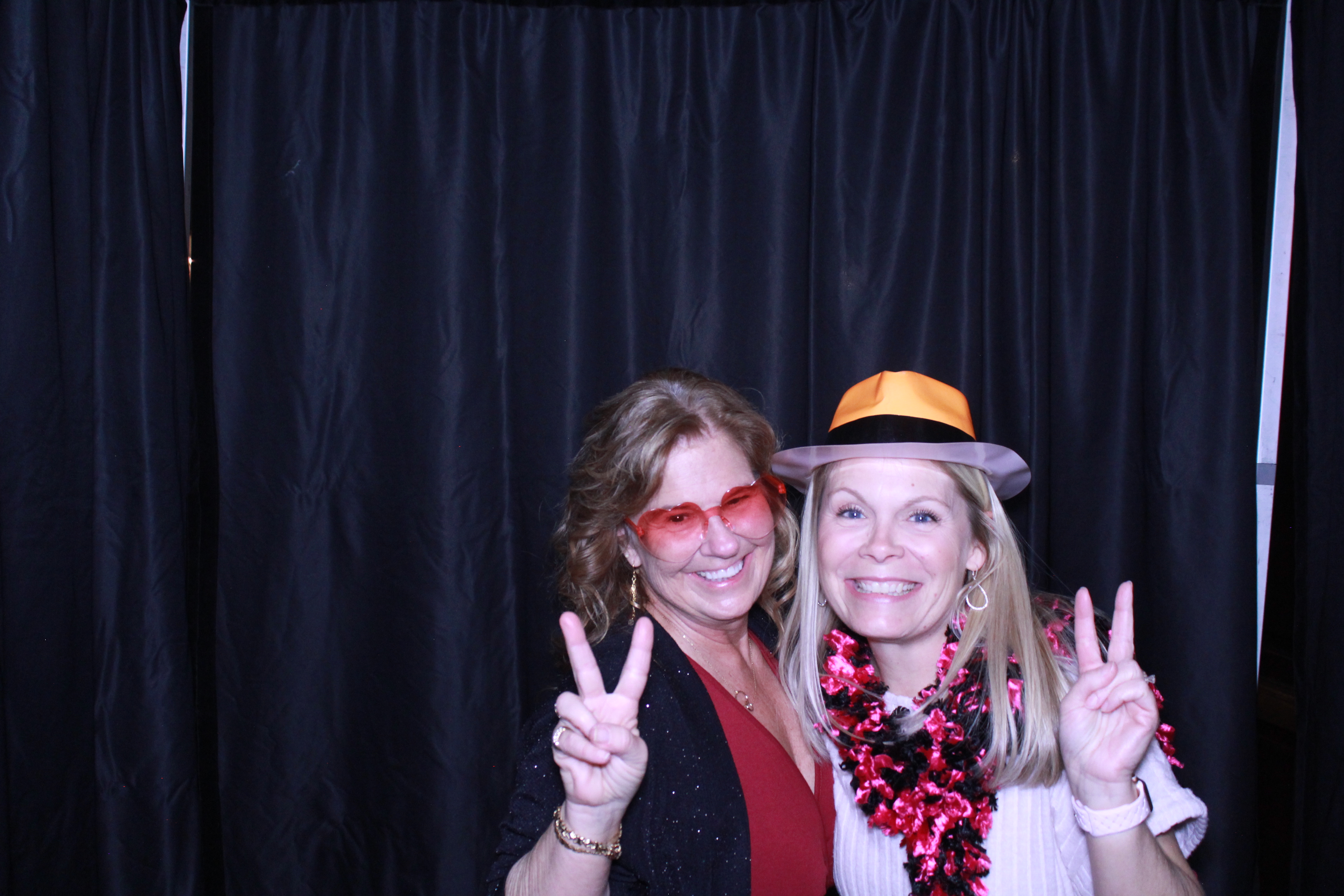 Turner Construction SSO Holiday Party | View more photos from the event at gallery.photoboothcincy.com/u/PhotoBoothCincy/Turner-Construction-SSO-Holiday-Party