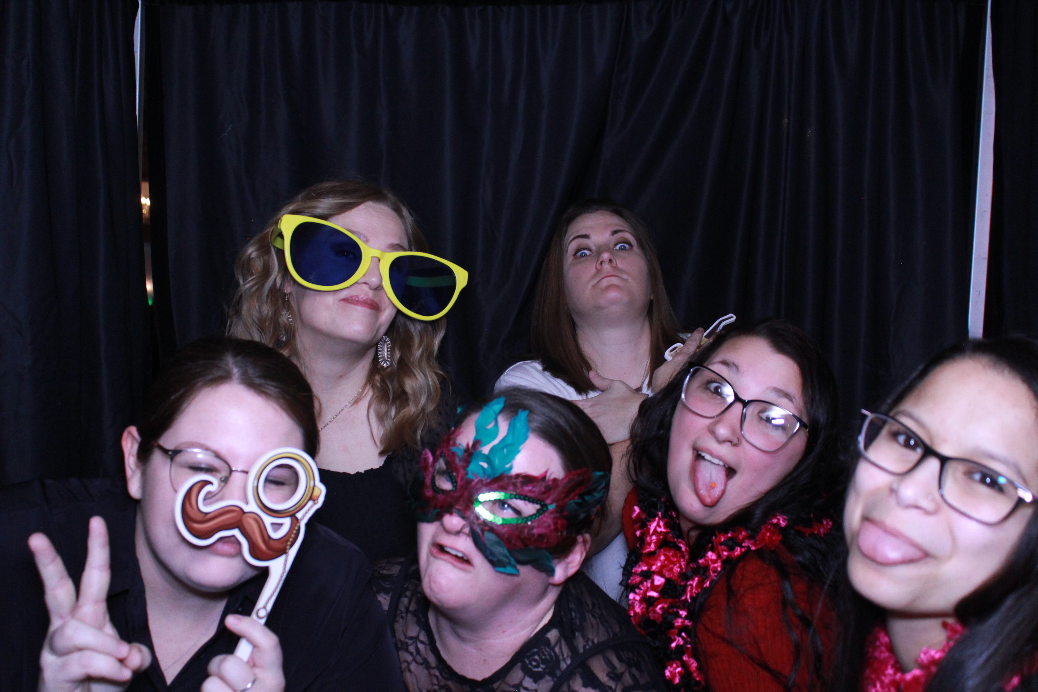 Turner Construction SSO Holiday Party | View more photos from the event at gallery.photoboothcincy.com/u/PhotoBoothCincy/Turner-Construction-SSO-Holiday-Party