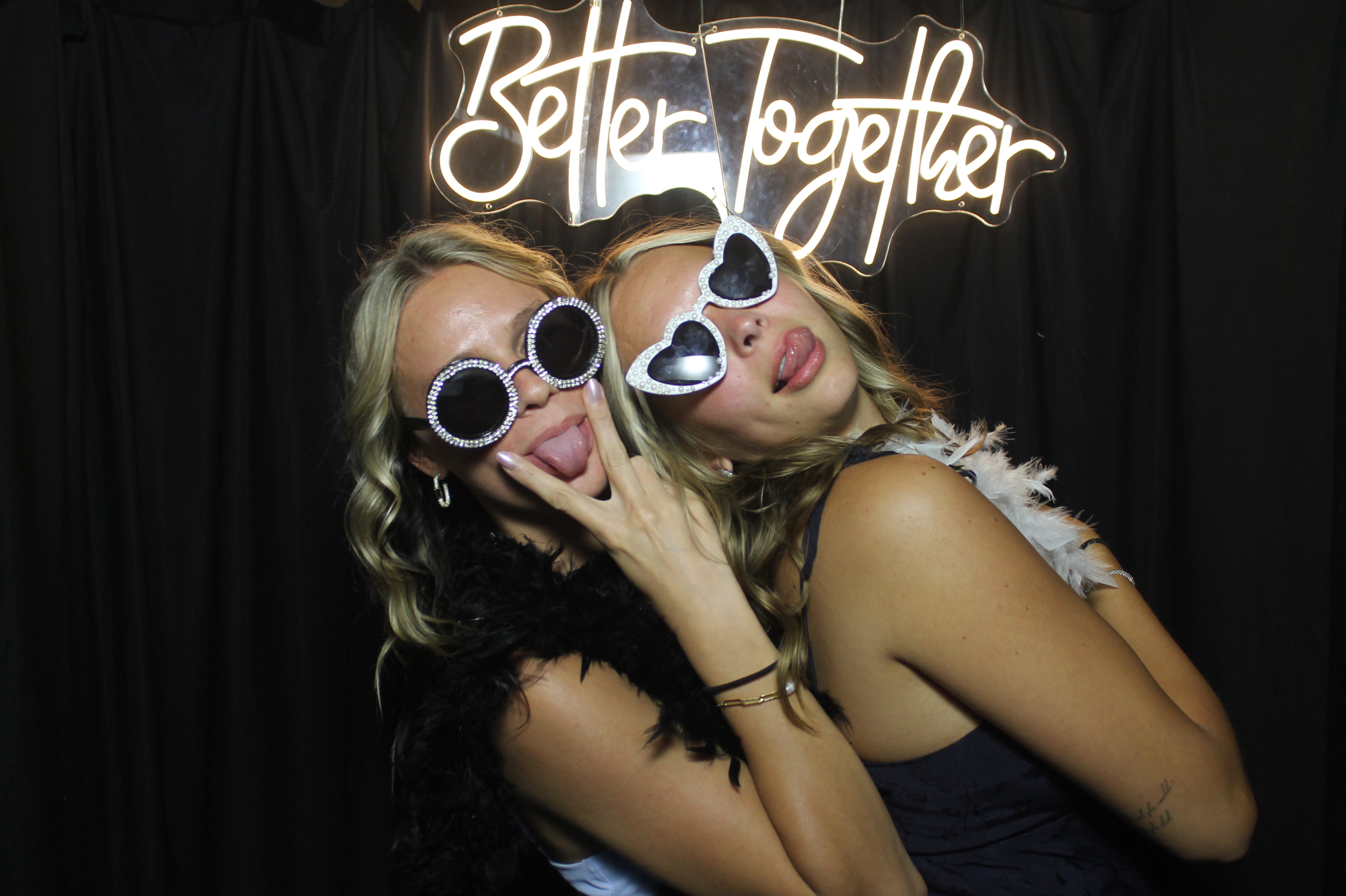 Tyler & Lizzie | View more photos from the event at gallery.photoboothcincy.com/u/PhotoBoothCincy/Tyler-Lizzie