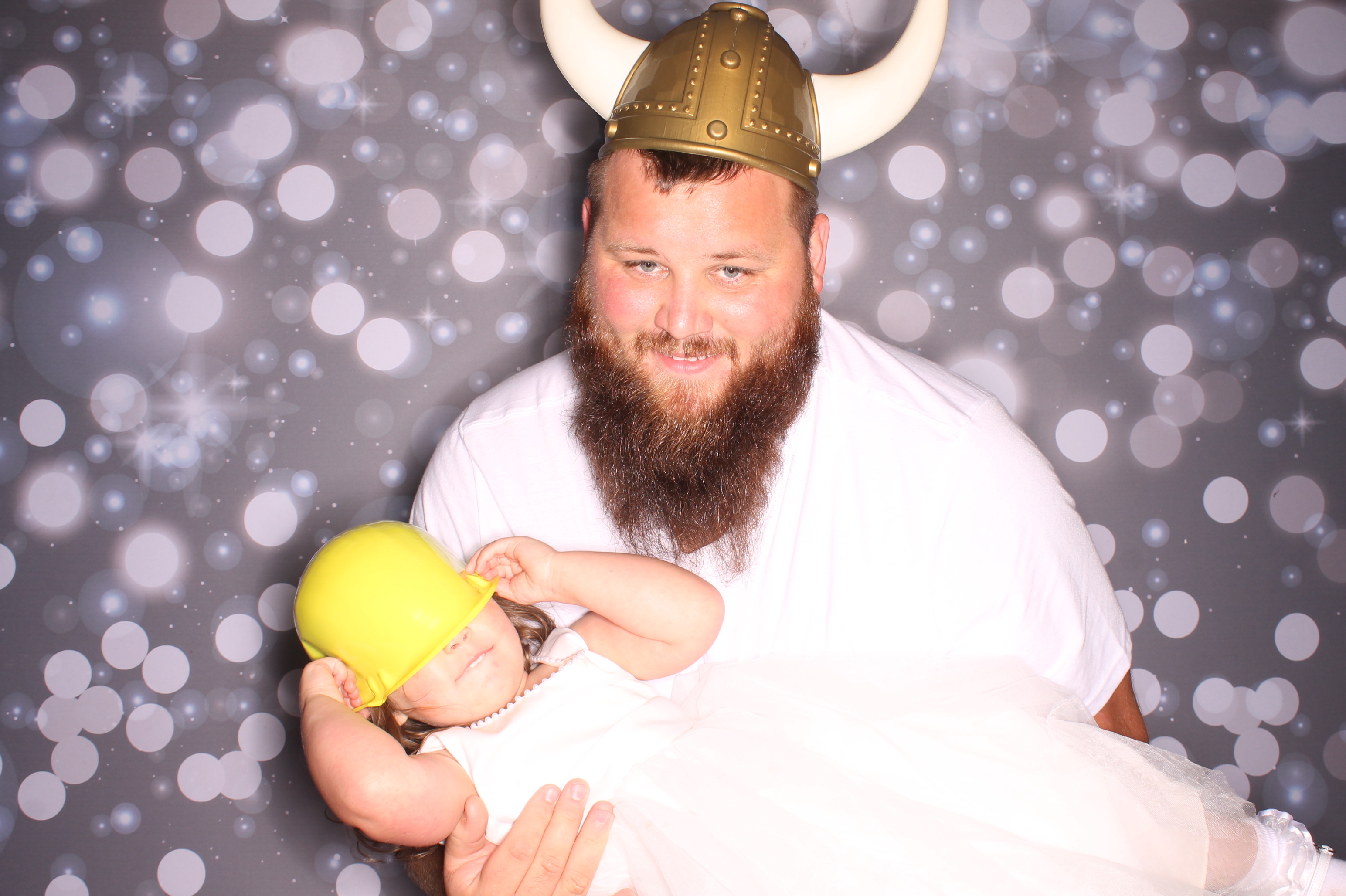 Tyler & Shannon Reception | View more photos from the event at gallery.photoboothcincy.com/u/PhotoBoothCincy/Tyler-Shannon-Reception