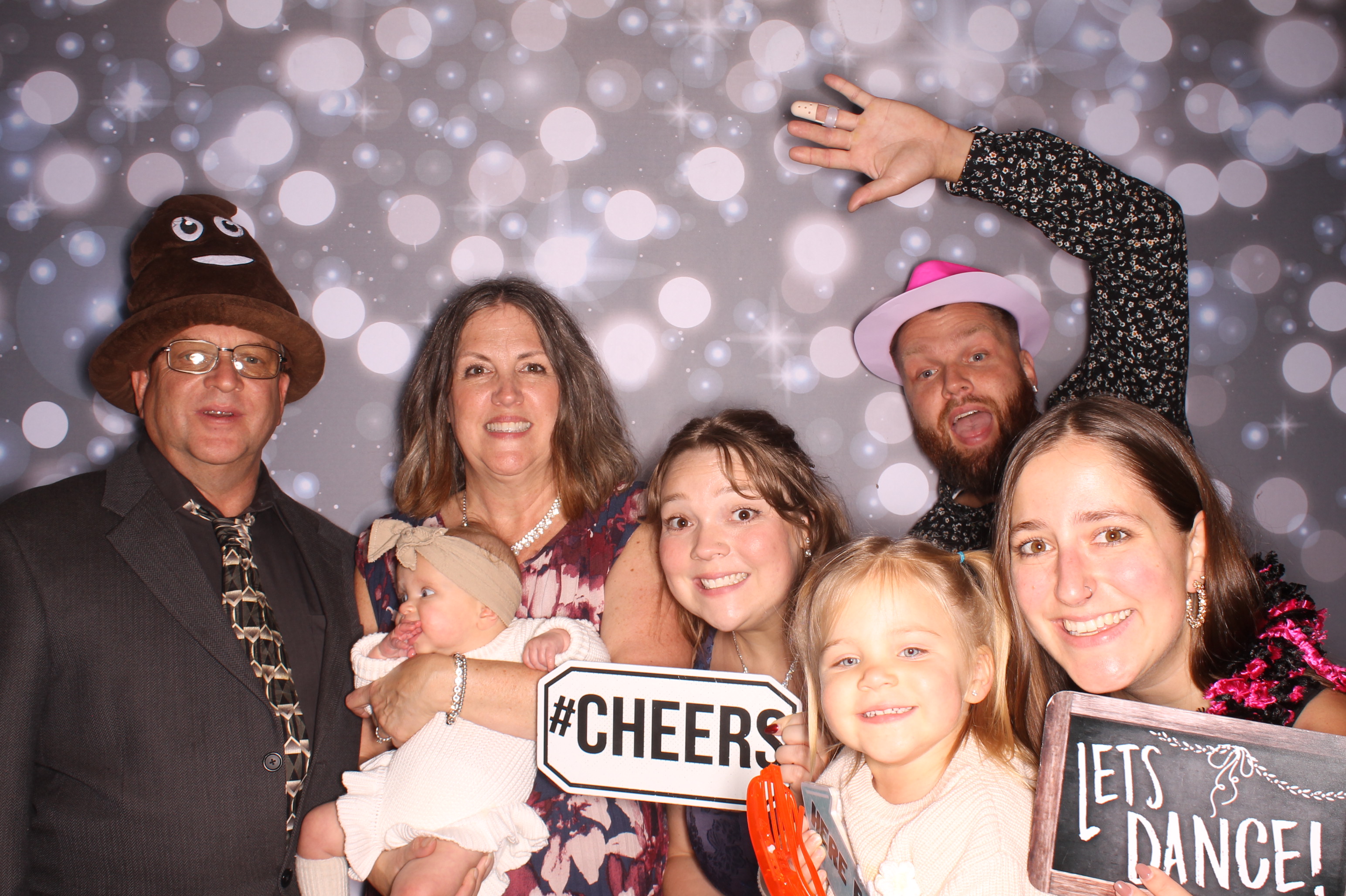 Tyler & Shannon Reception | View more photos from the event at gallery.photoboothcincy.com/u/PhotoBoothCincy/Tyler-Shannon-Reception