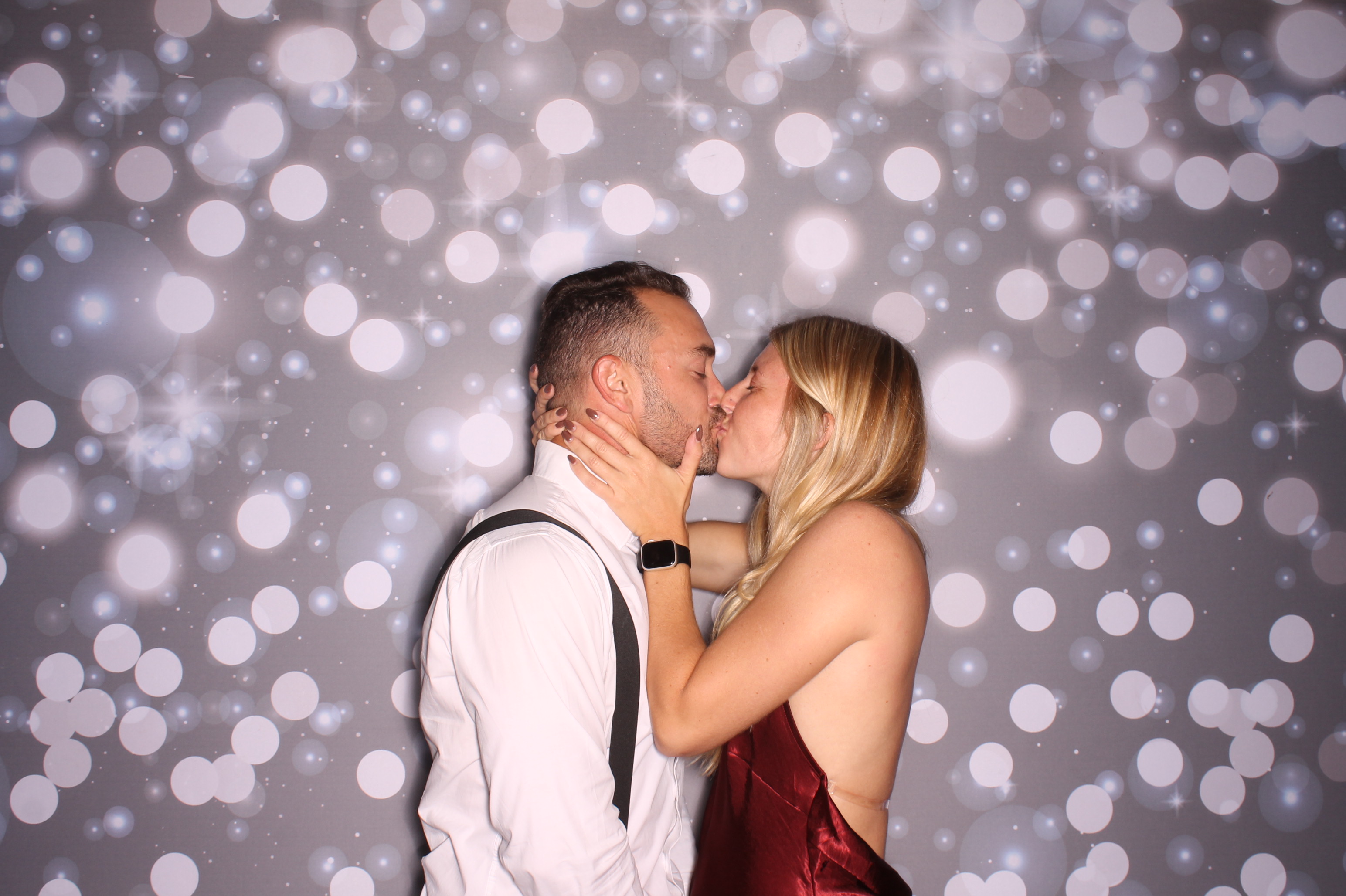 Tyler & Shannon Reception | View more photos from the event at gallery.photoboothcincy.com/u/PhotoBoothCincy/Tyler-Shannon-Reception