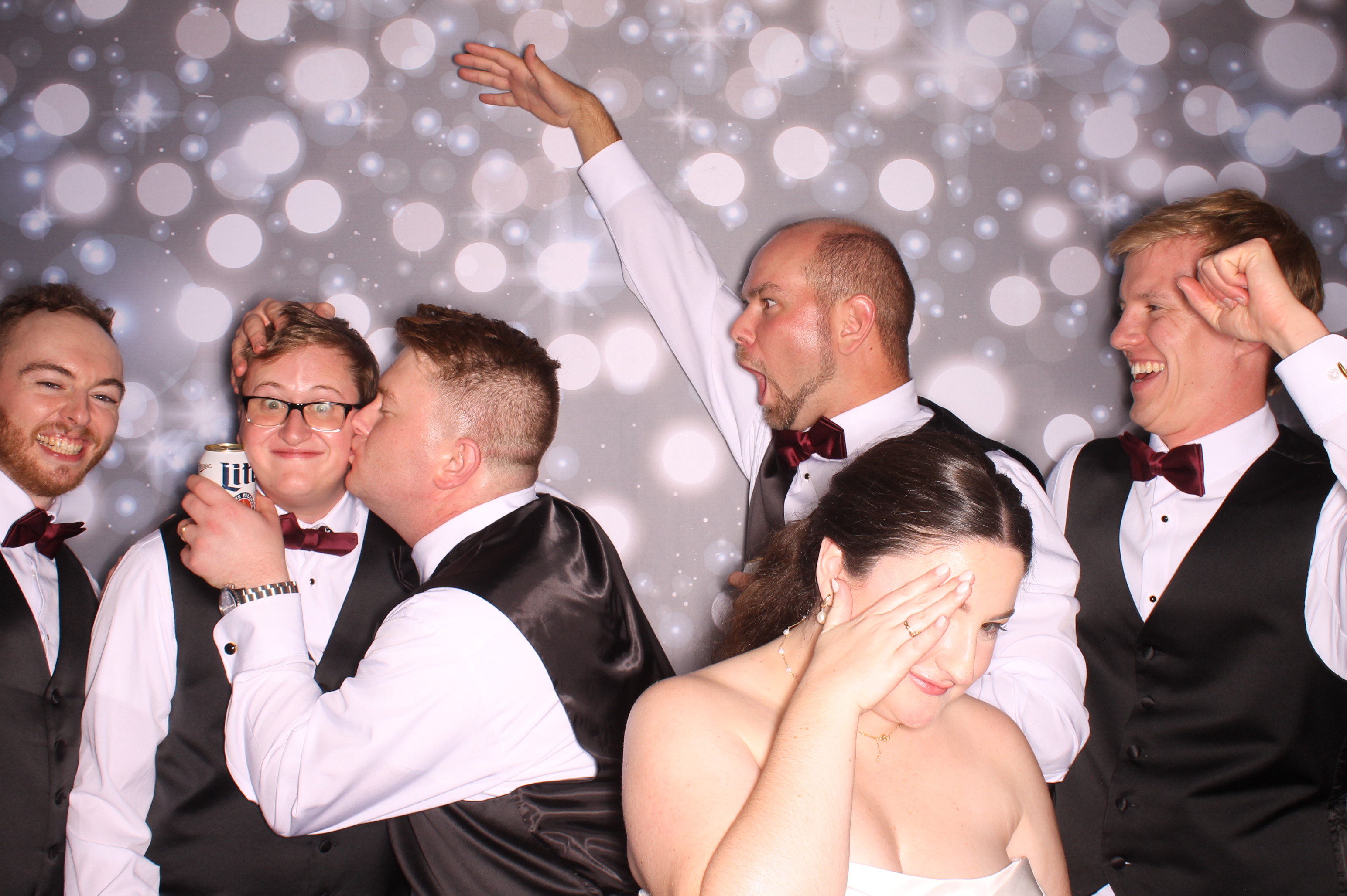 Tyler & Shannon Reception | View more photos from the event at gallery.photoboothcincy.com/u/PhotoBoothCincy/Tyler-Shannon-Reception