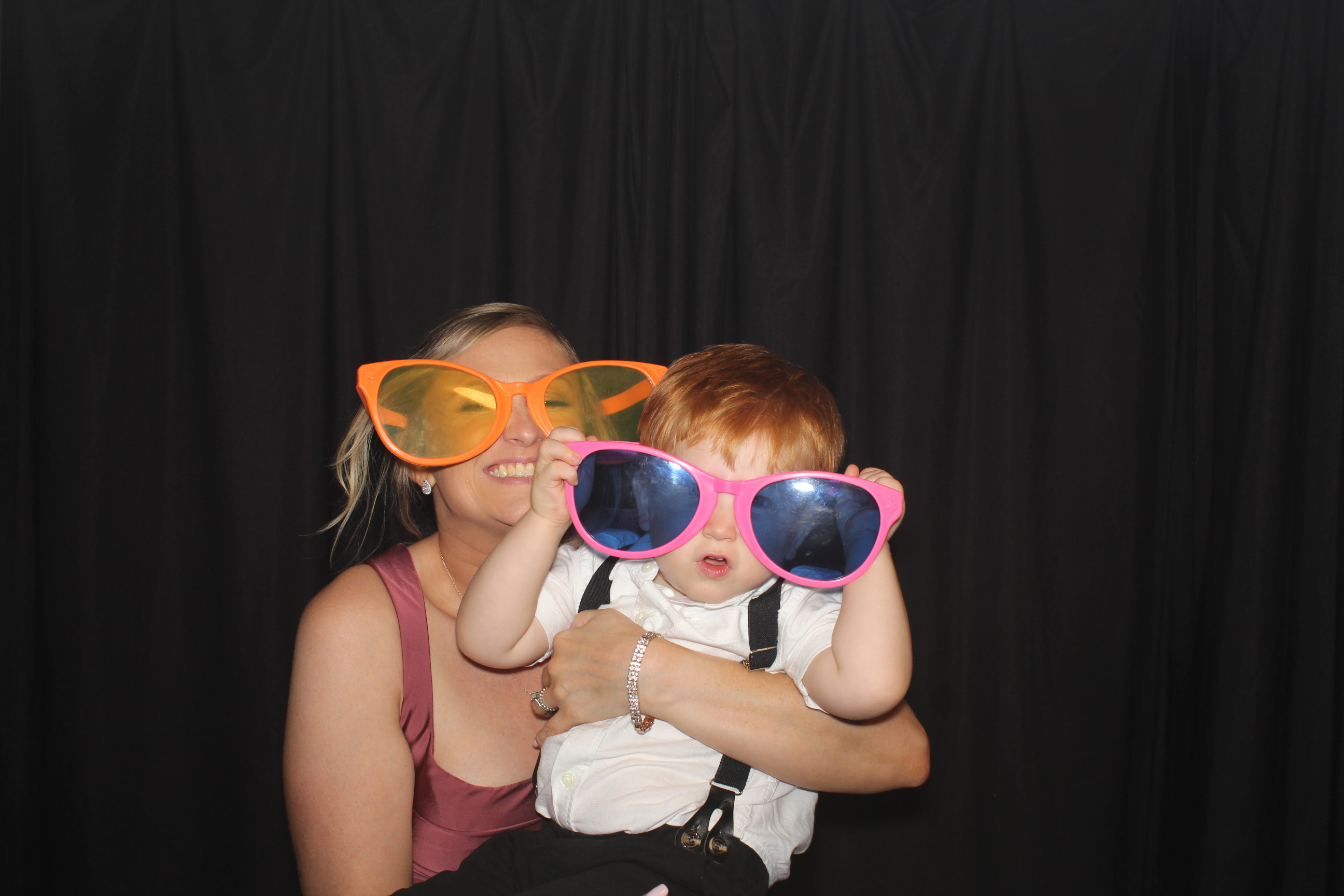 Tyler & Shelley | View more photos from the event at gallery.photoboothcincy.com/u/PhotoBoothCincy/Tyler-Shelley