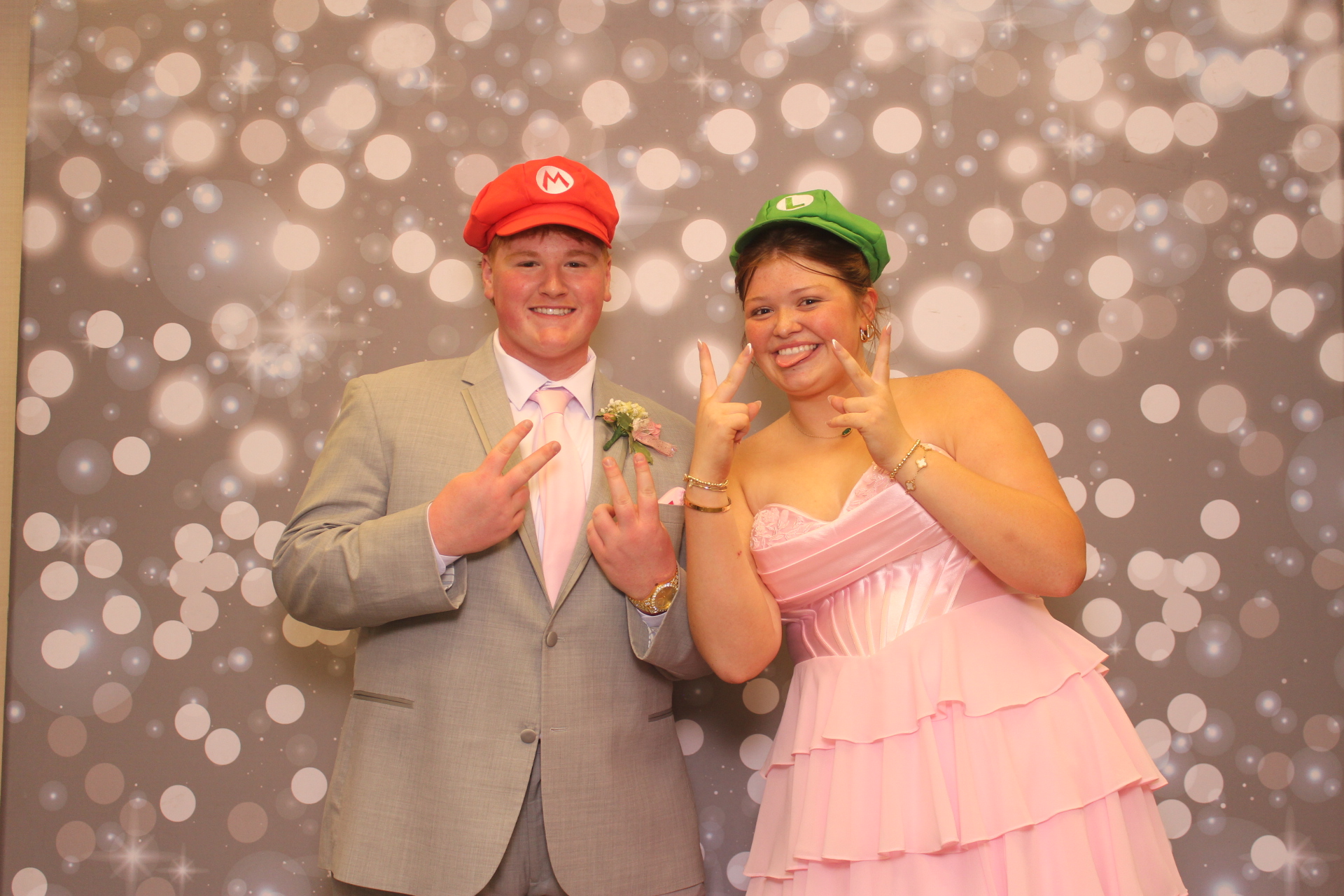 Valley View Prom | View more photos from the event at gallery.photoboothcincy.com/u/PhotoBoothCincy/Valley-View-Prom-0