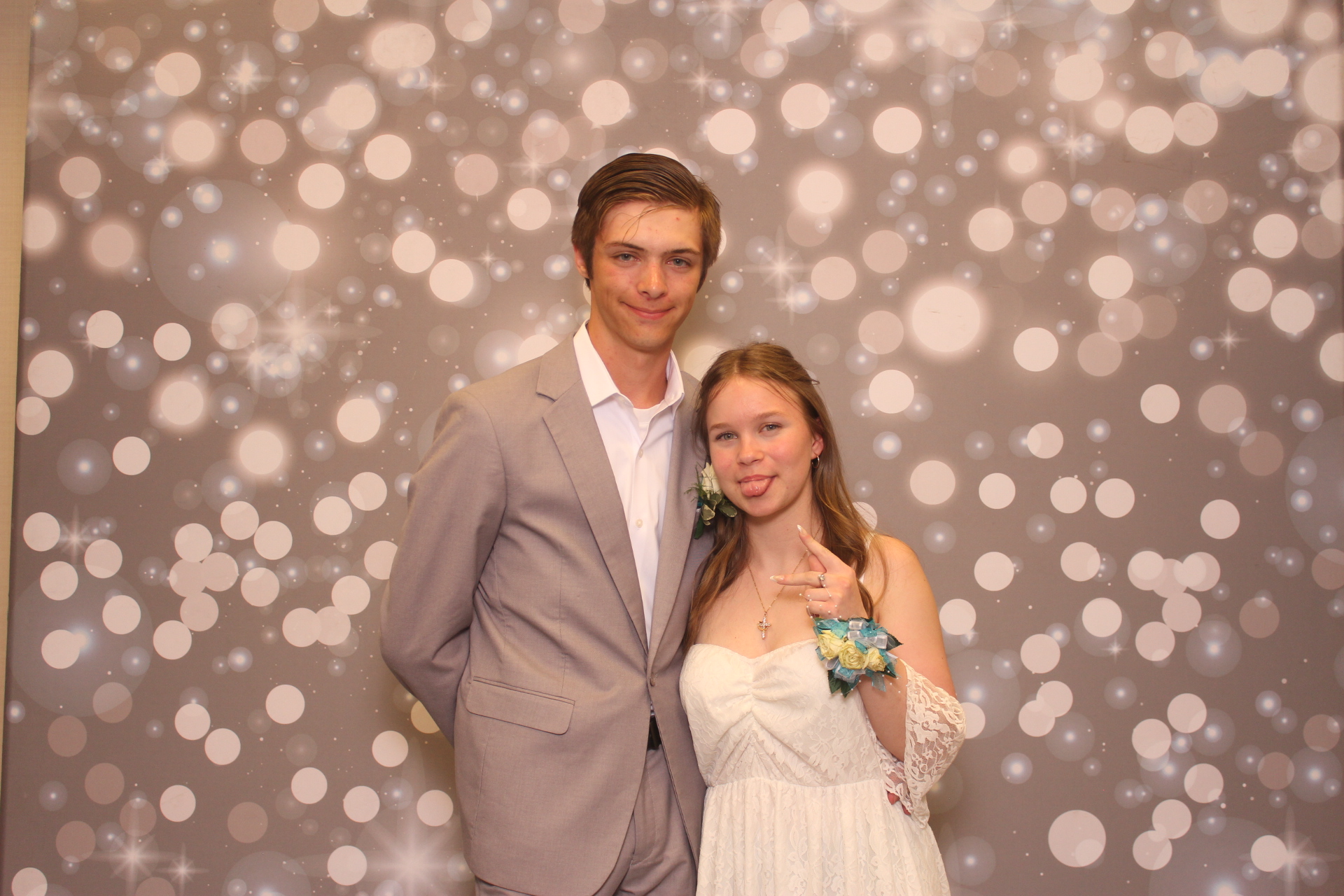 Valley View Prom | View more photos from the event at gallery.photoboothcincy.com/u/PhotoBoothCincy/Valley-View-Prom-0