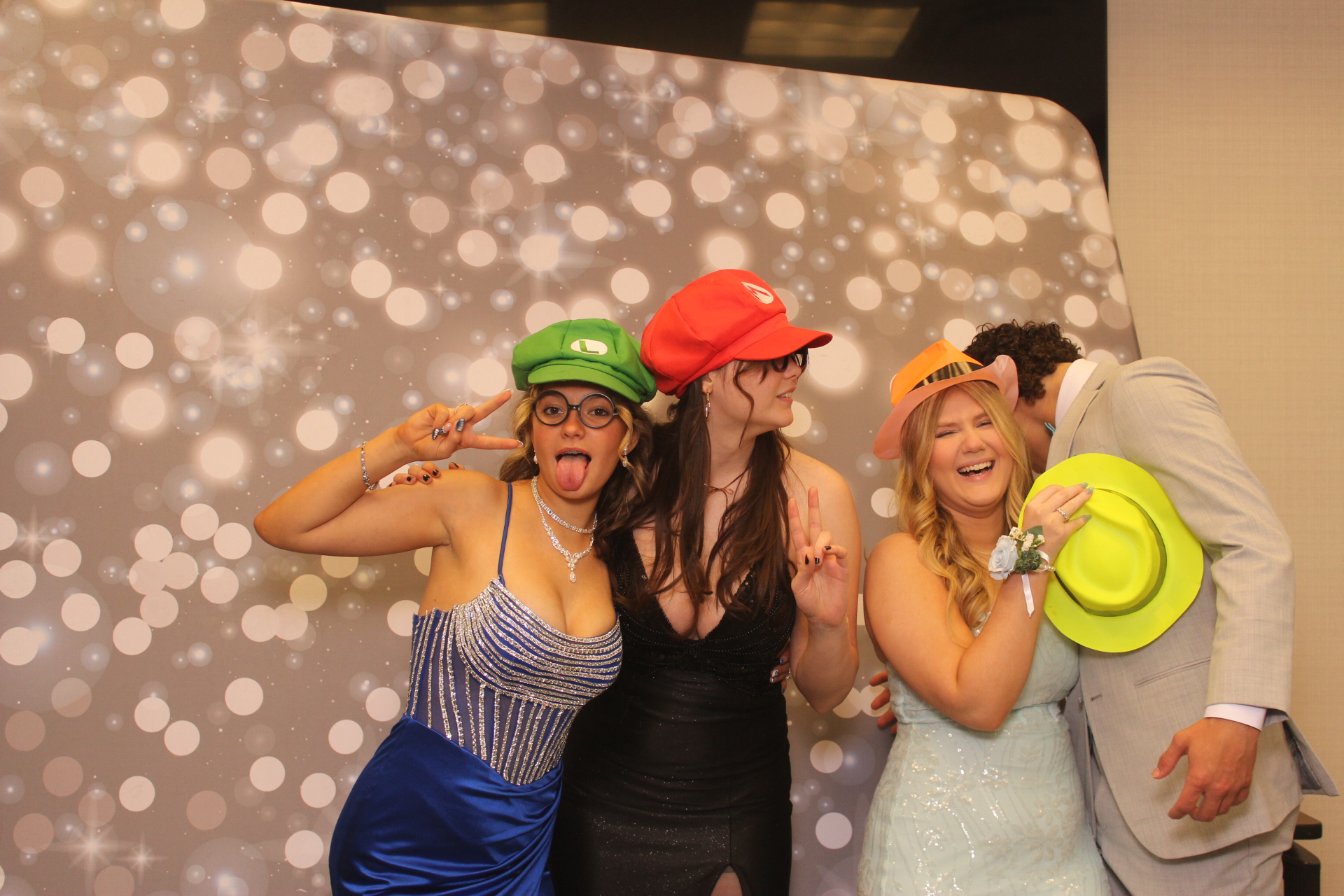 Valley View Prom | View more photos from the event at gallery.photoboothcincy.com/u/PhotoBoothCincy/Valley-View-Prom-0