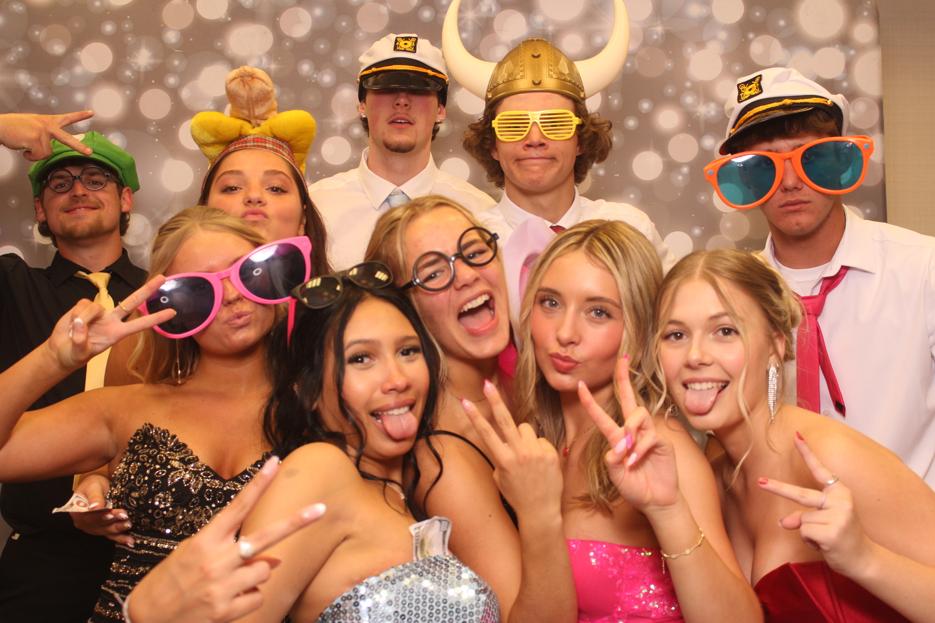 Valley View Prom | View more photos from the event at gallery.photoboothcincy.com/u/PhotoBoothCincy/Valley-View-Prom-0