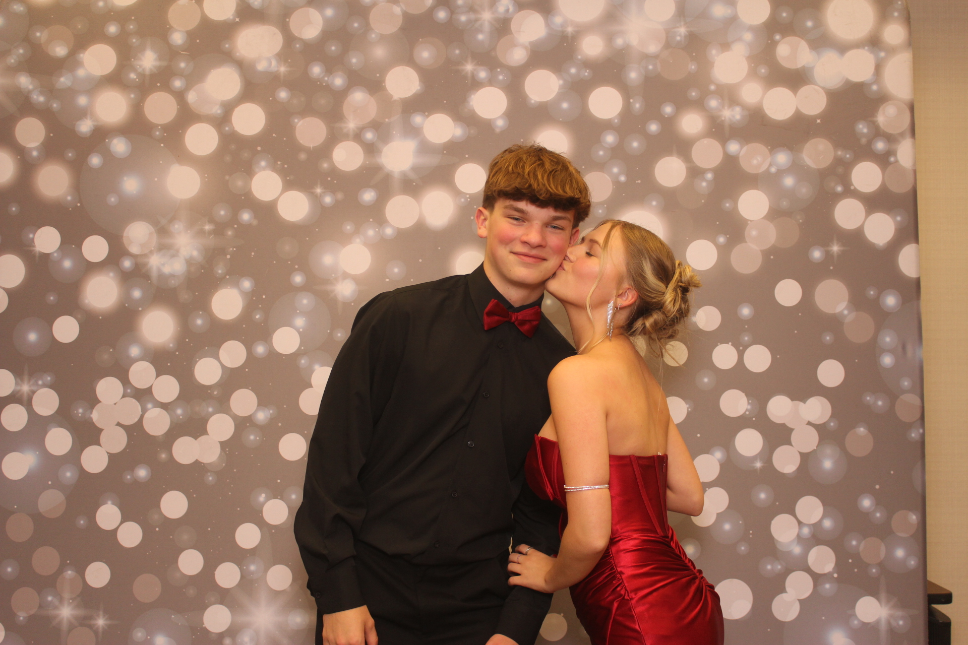 Valley View Prom | View more photos from the event at gallery.photoboothcincy.com/u/PhotoBoothCincy/Valley-View-Prom-0