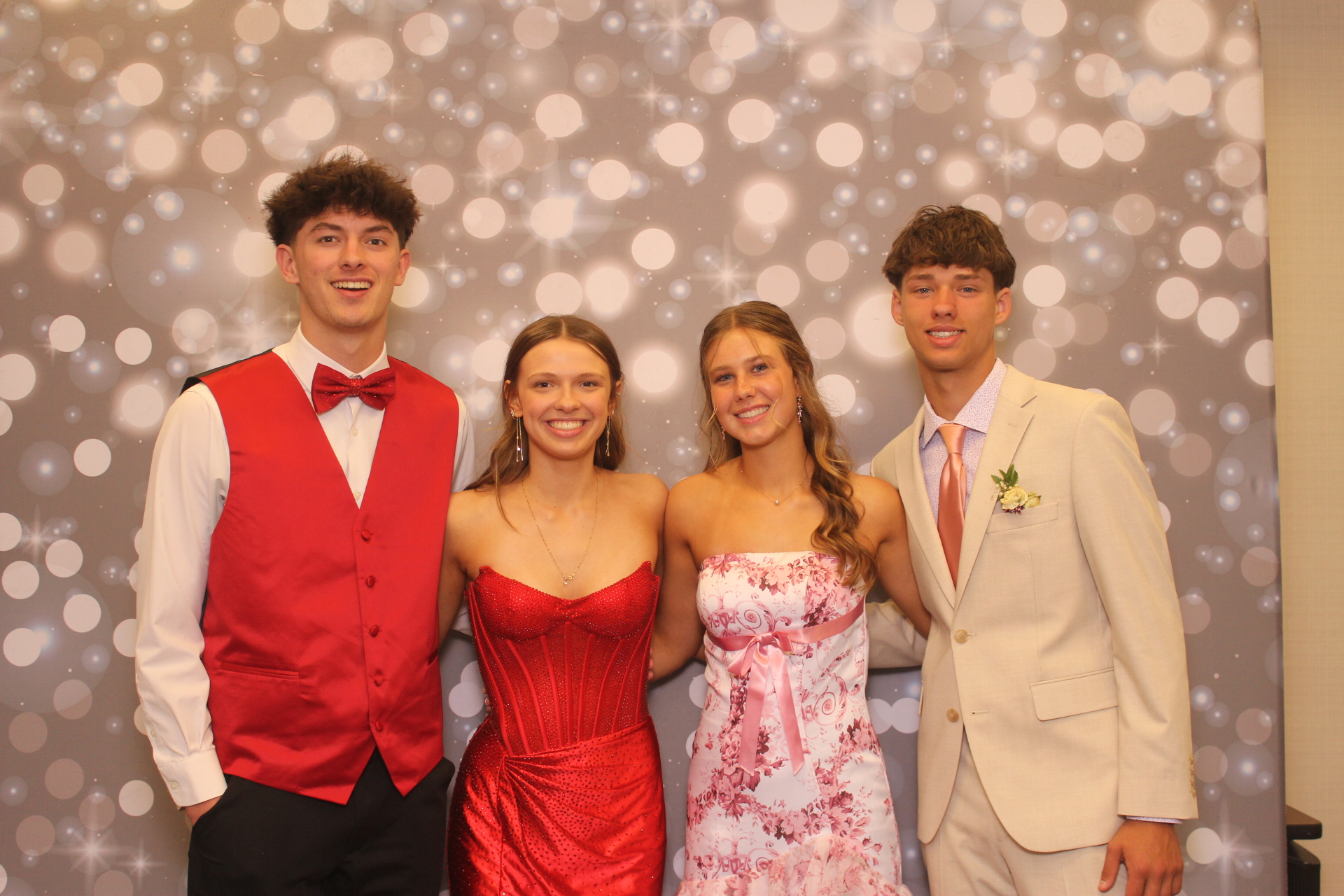 Valley View Prom | View more photos from the event at gallery.photoboothcincy.com/u/PhotoBoothCincy/Valley-View-Prom-0
