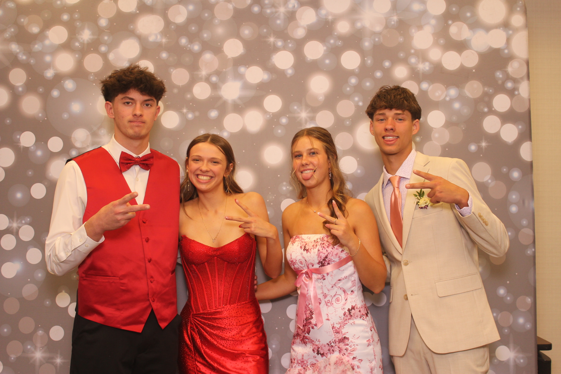 Valley View Prom | View more photos from the event at gallery.photoboothcincy.com/u/PhotoBoothCincy/Valley-View-Prom-0