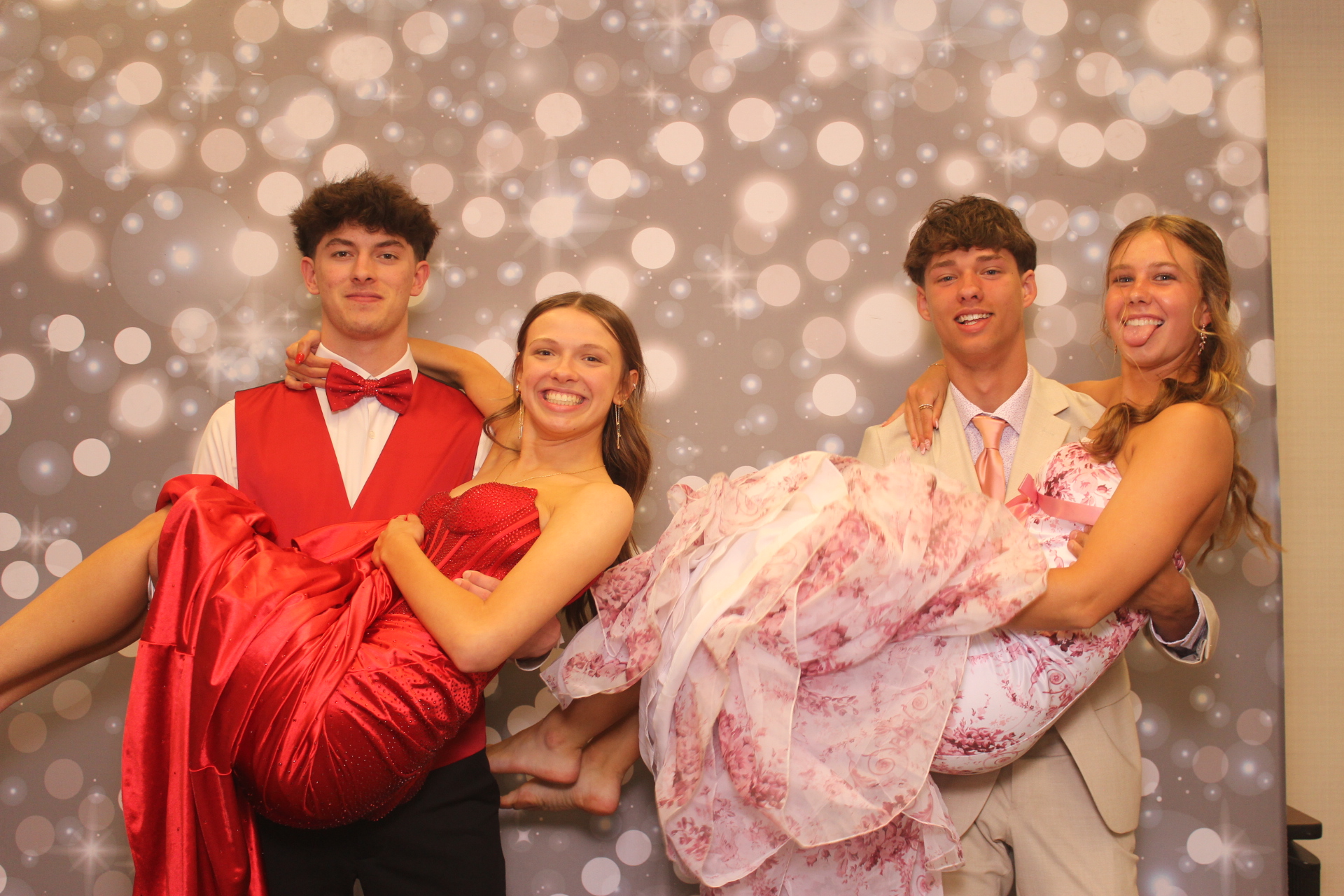 Valley View Prom | View more photos from the event at gallery.photoboothcincy.com/u/PhotoBoothCincy/Valley-View-Prom-0