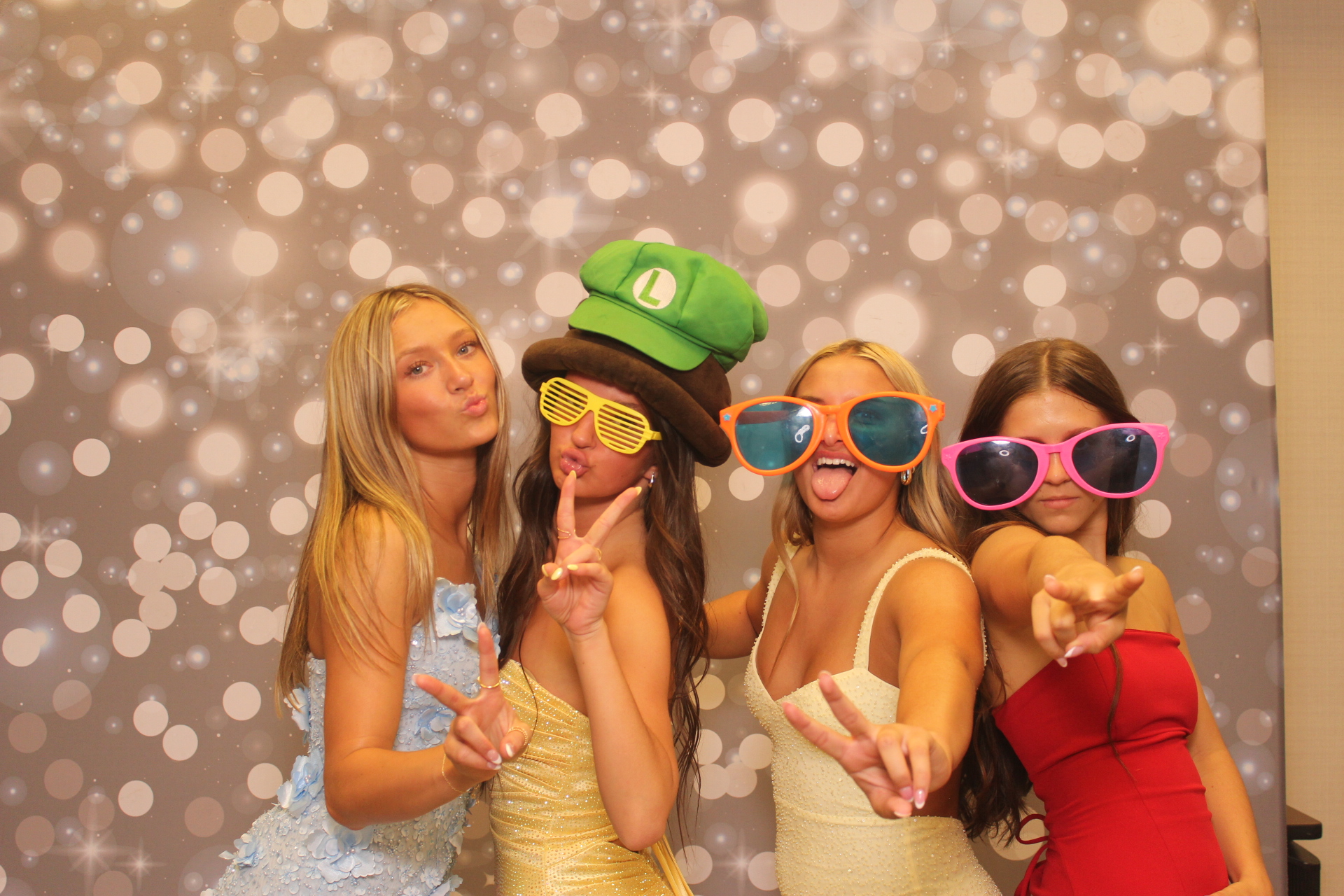 Valley View Prom | View more photos from the event at gallery.photoboothcincy.com/u/PhotoBoothCincy/Valley-View-Prom-0