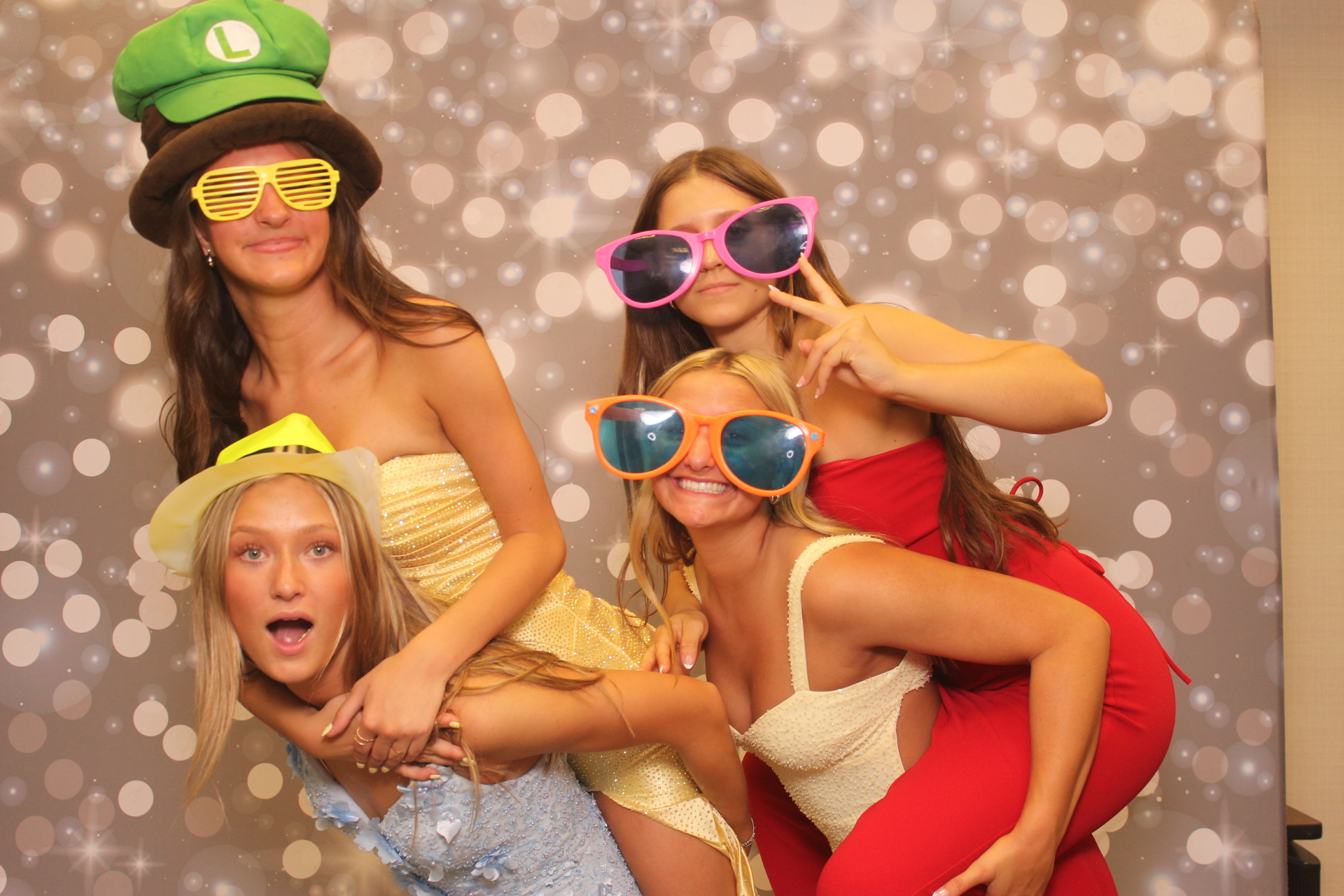 Valley View Prom | View more photos from the event at gallery.photoboothcincy.com/u/PhotoBoothCincy/Valley-View-Prom-0
