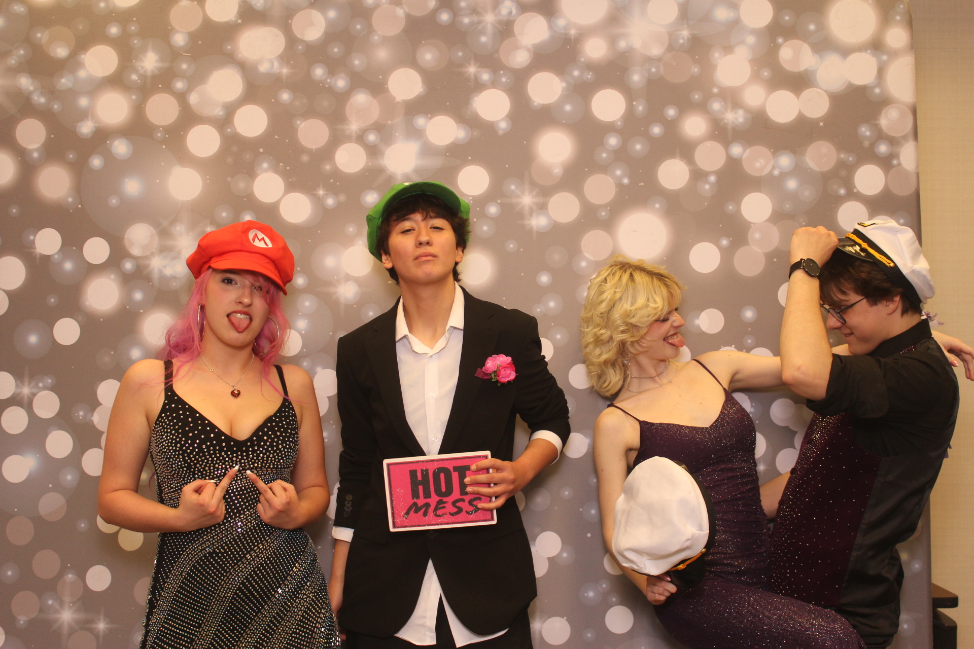 Valley View Prom | View more photos from the event at gallery.photoboothcincy.com/u/PhotoBoothCincy/Valley-View-Prom-0