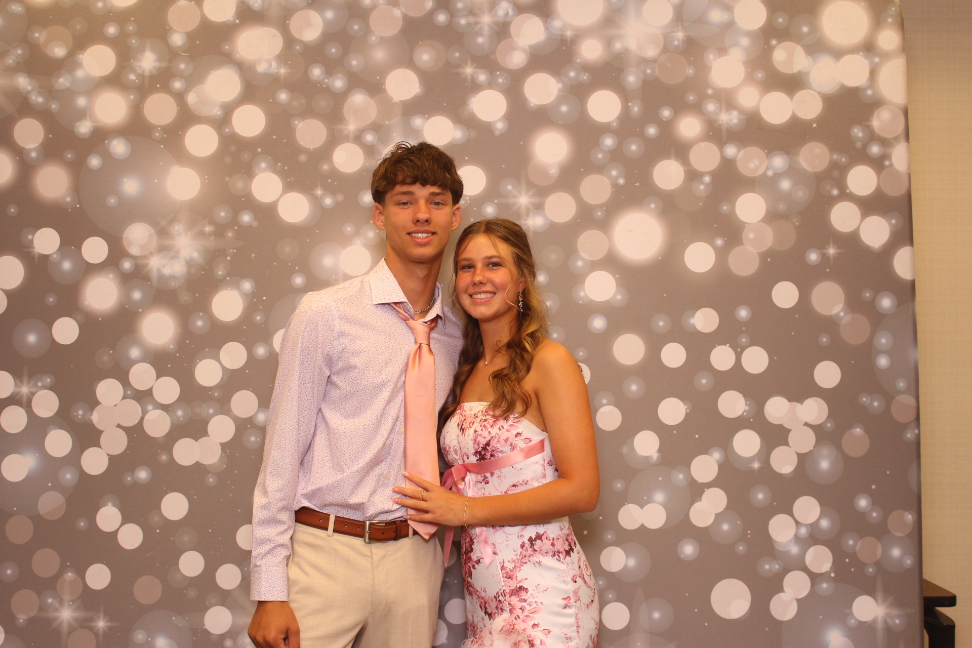 Valley View Prom | View more photos from the event at gallery.photoboothcincy.com/u/PhotoBoothCincy/Valley-View-Prom-0