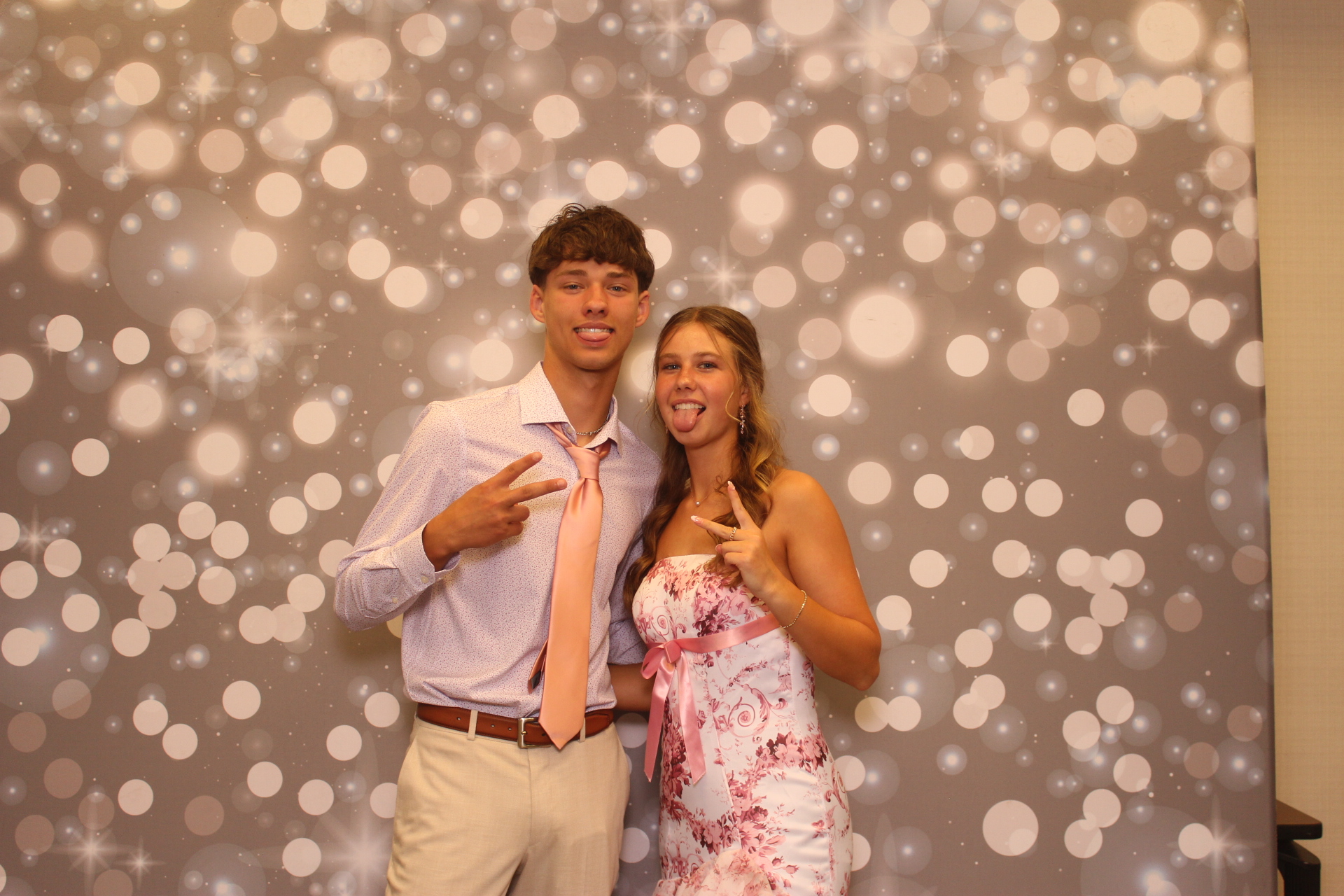 Valley View Prom | View more photos from the event at gallery.photoboothcincy.com/u/PhotoBoothCincy/Valley-View-Prom-0