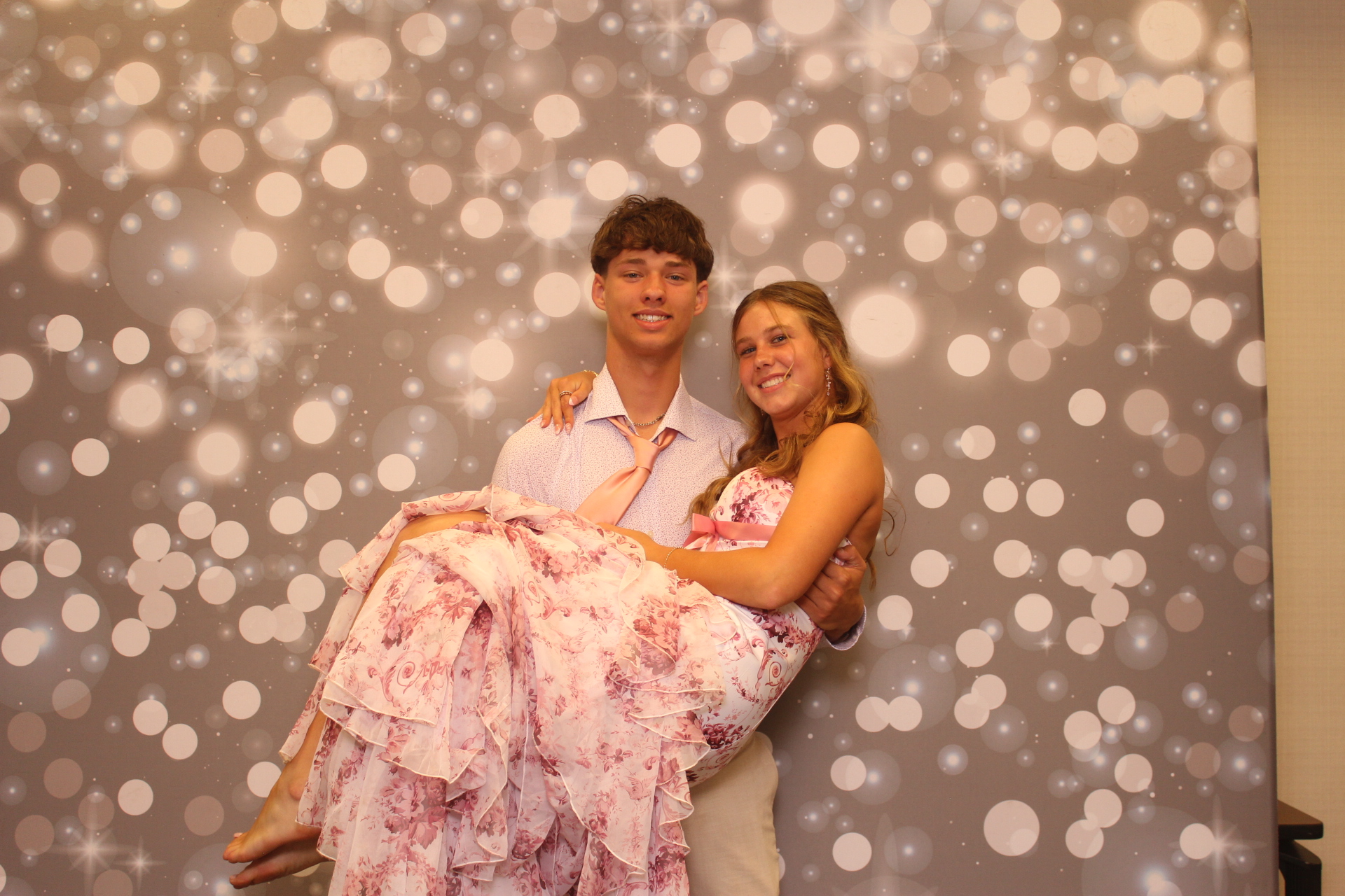 Valley View Prom | View more photos from the event at gallery.photoboothcincy.com/u/PhotoBoothCincy/Valley-View-Prom-0
