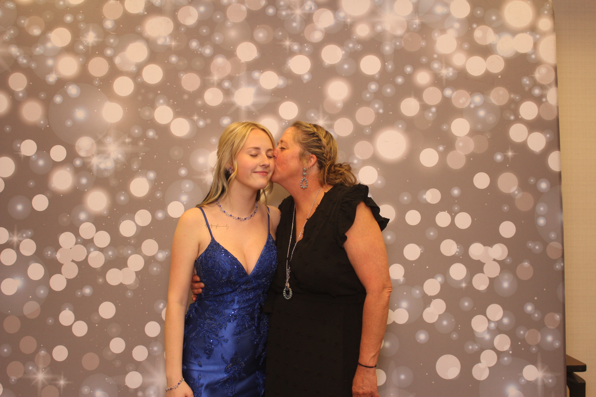 Valley View Prom | View more photos from the event at gallery.photoboothcincy.com/u/PhotoBoothCincy/Valley-View-Prom-0