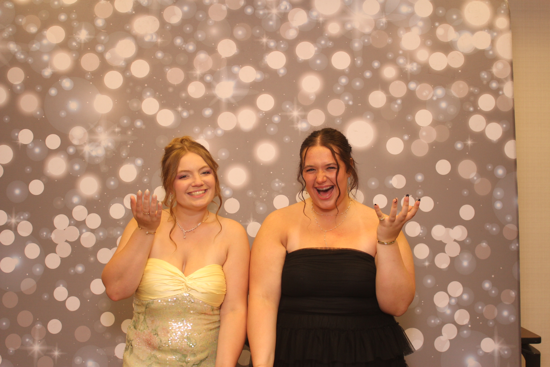 Valley View Prom | View more photos from the event at gallery.photoboothcincy.com/u/PhotoBoothCincy/Valley-View-Prom-0