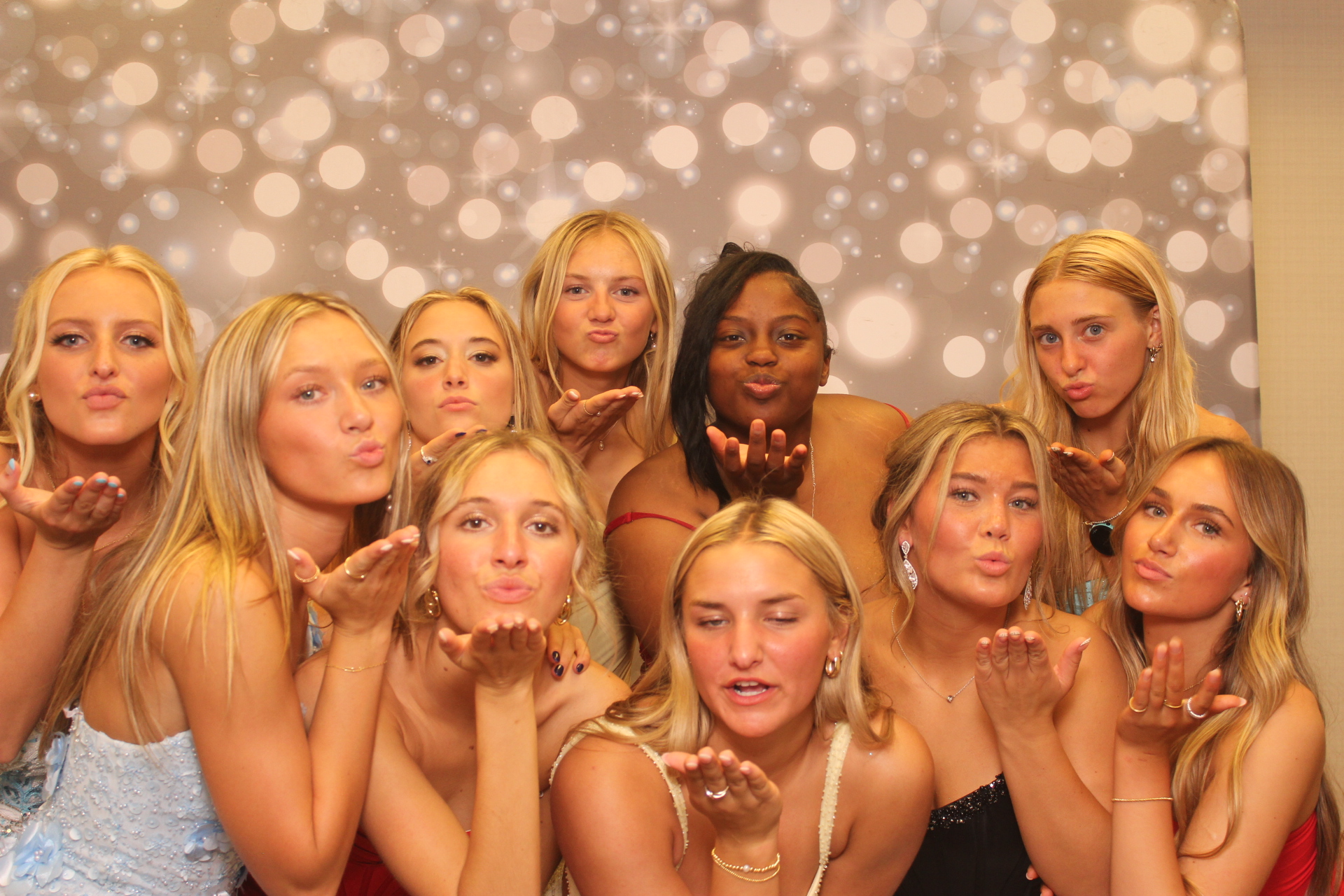 Valley View Prom | View more photos from the event at gallery.photoboothcincy.com/u/PhotoBoothCincy/Valley-View-Prom-0