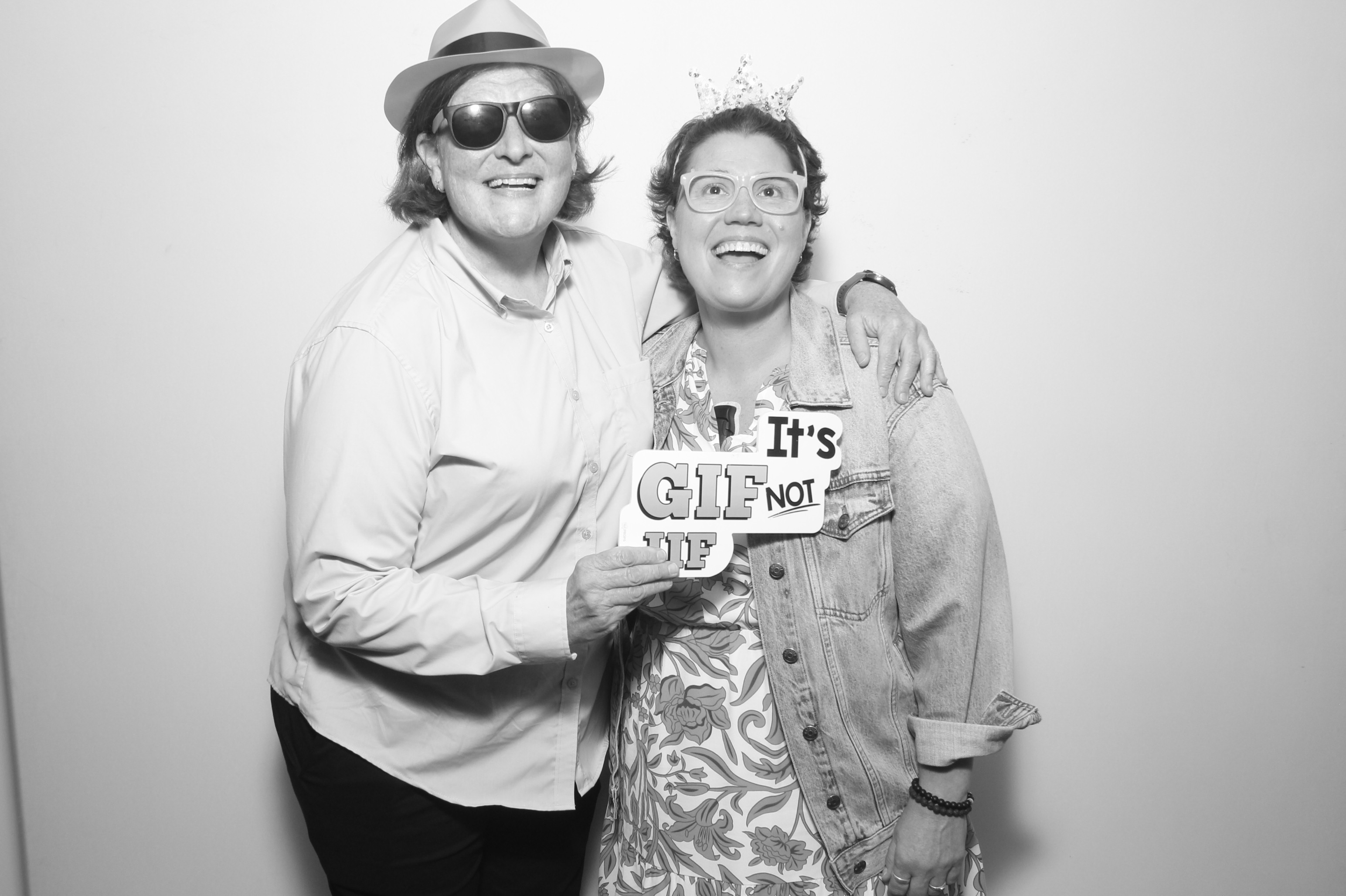 Victoria & James Wedding | View more photos from the event at gallery.photoboothcincy.com/u/PhotoBoothCincy/Victoria-James-Wedding