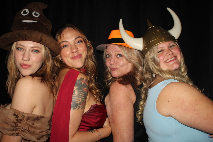Voegeli Wedding | View more photos from the event at gallery.photoboothcincy.com/u/PhotoBoothCincy/Voegeli-Wedding