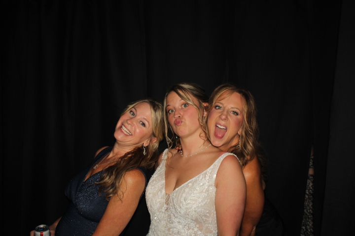 Voegeli Wedding | View more photos from the event at gallery.photoboothcincy.com/u/PhotoBoothCincy/Voegeli-Wedding
