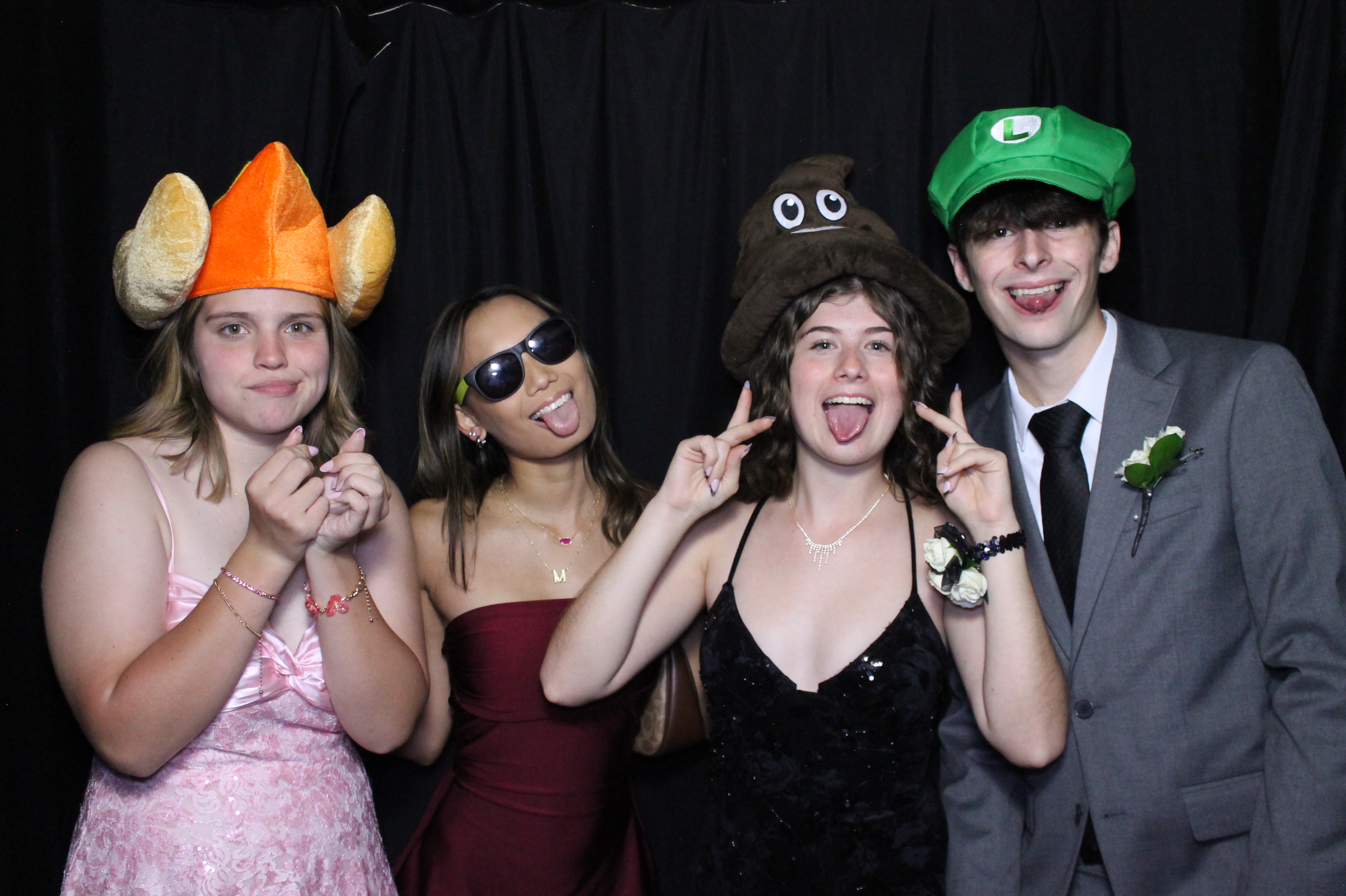 WHHS Homecoming | View more photos from the event at gallery.photoboothcincy.com/u/PhotoBoothCincy/WHHS-Homecoming