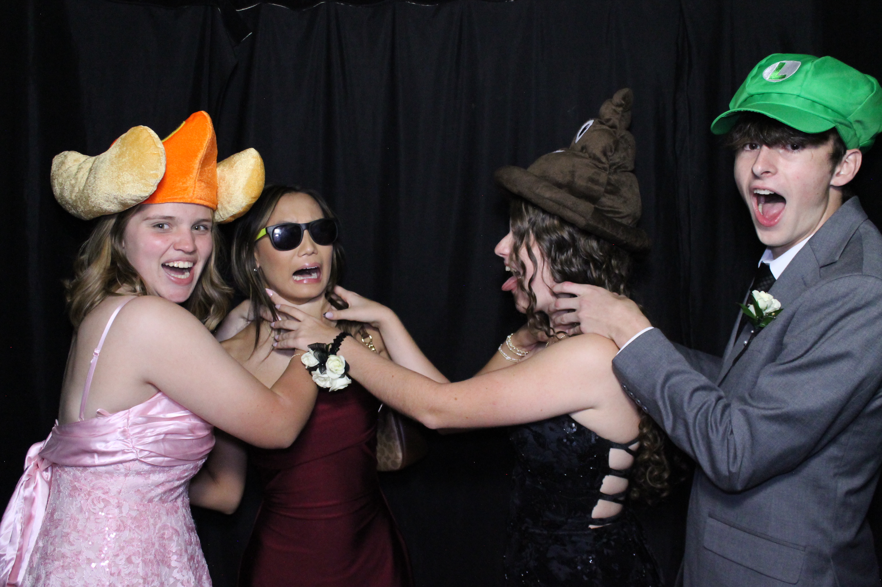 WHHS Homecoming | View more photos from the event at gallery.photoboothcincy.com/u/PhotoBoothCincy/WHHS-Homecoming