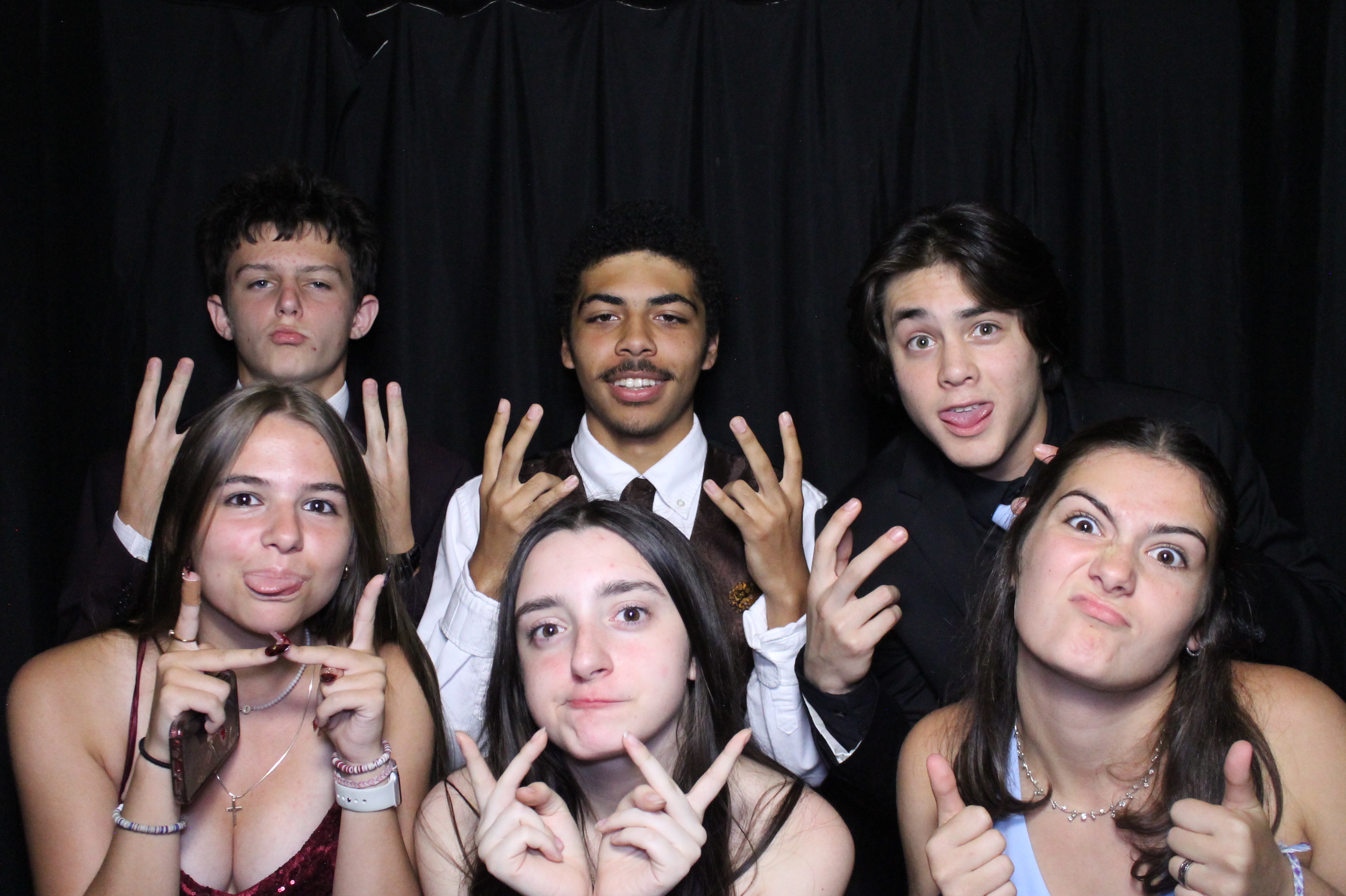 WHHS Homecoming | View more photos from the event at gallery.photoboothcincy.com/u/PhotoBoothCincy/WHHS-Homecoming