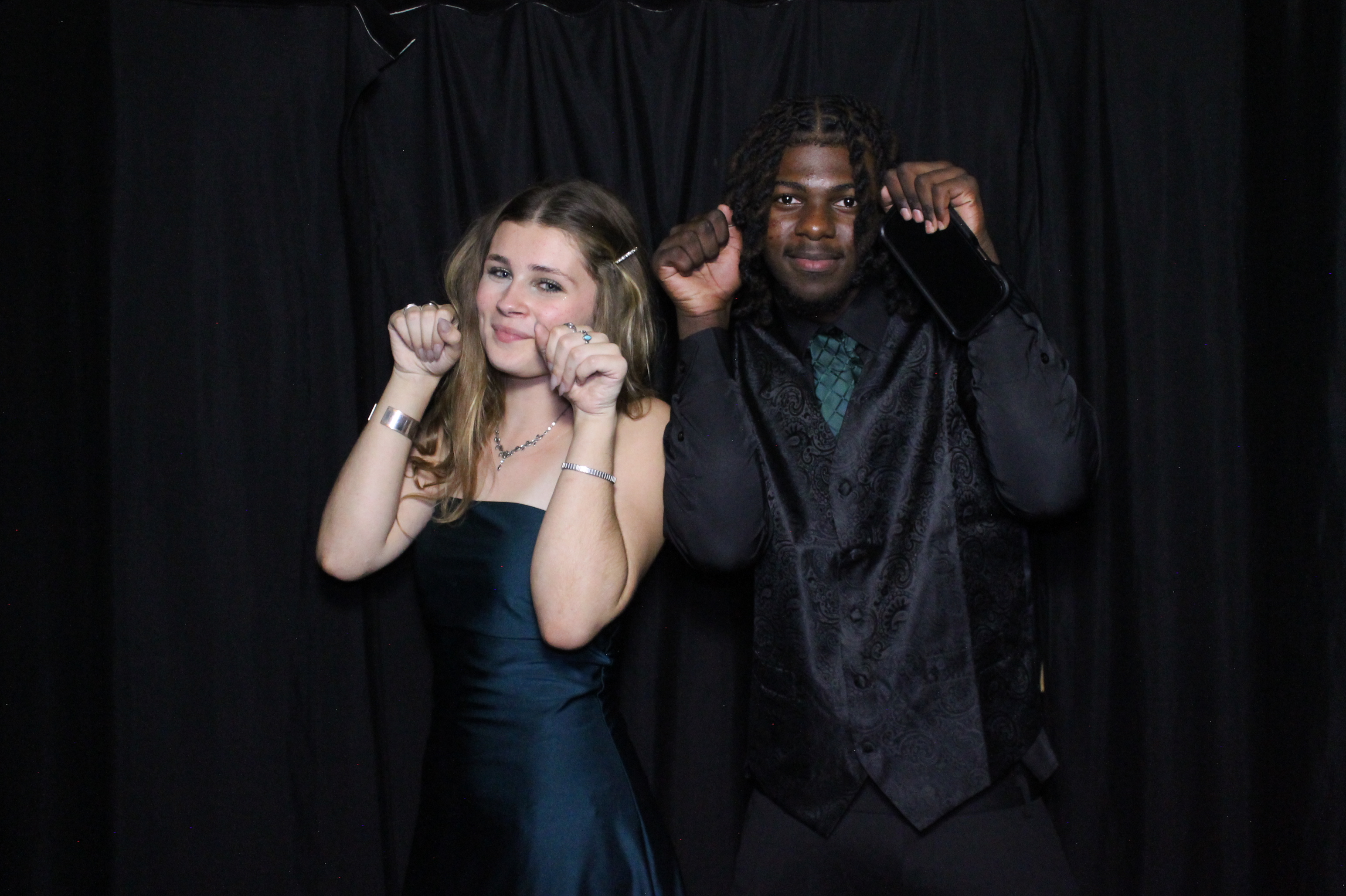 WHHS Homecoming | View more photos from the event at gallery.photoboothcincy.com/u/PhotoBoothCincy/WHHS-Homecoming