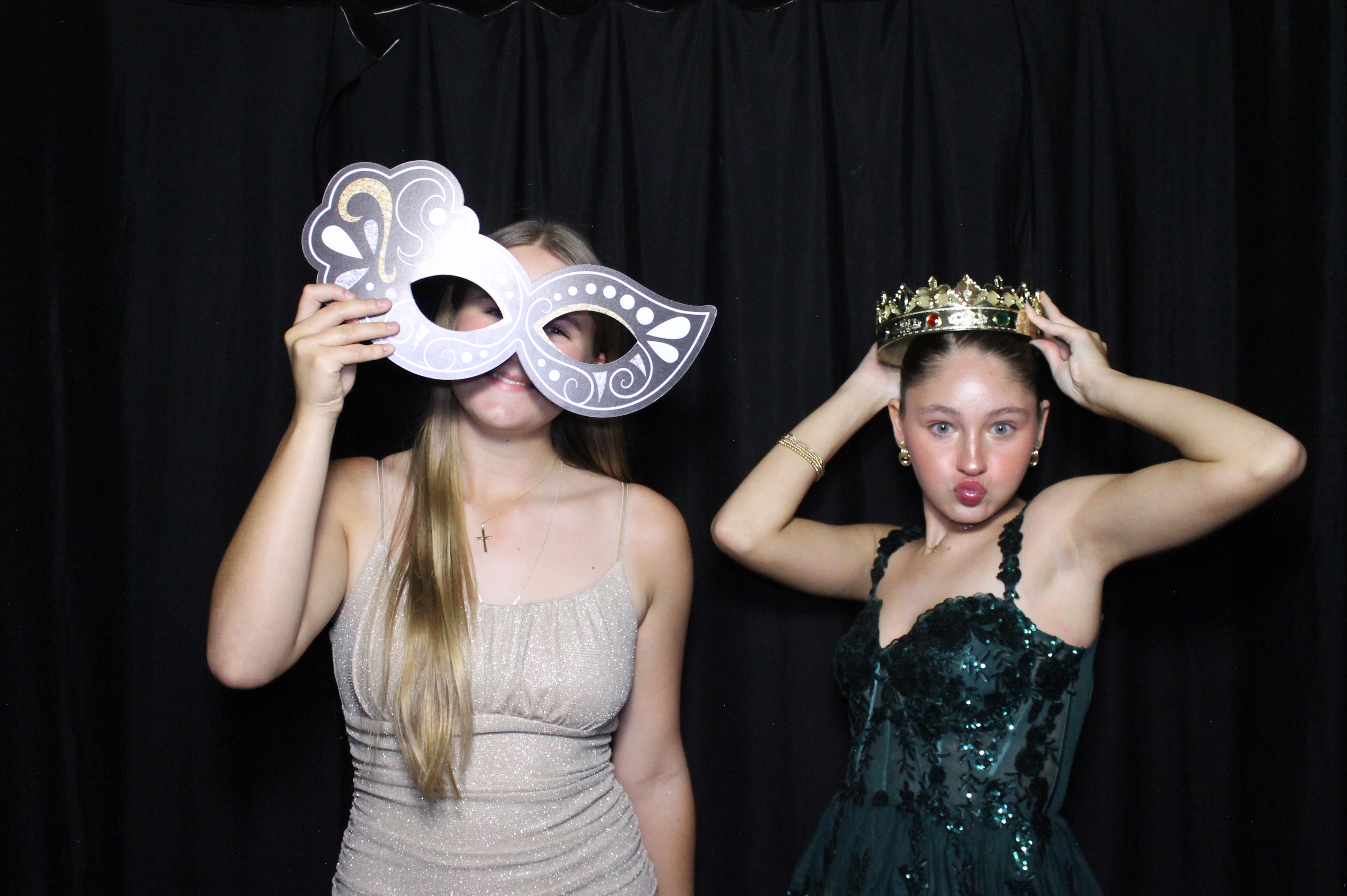 WHHS Homecoming | View more photos from the event at gallery.photoboothcincy.com/u/PhotoBoothCincy/WHHS-Homecoming