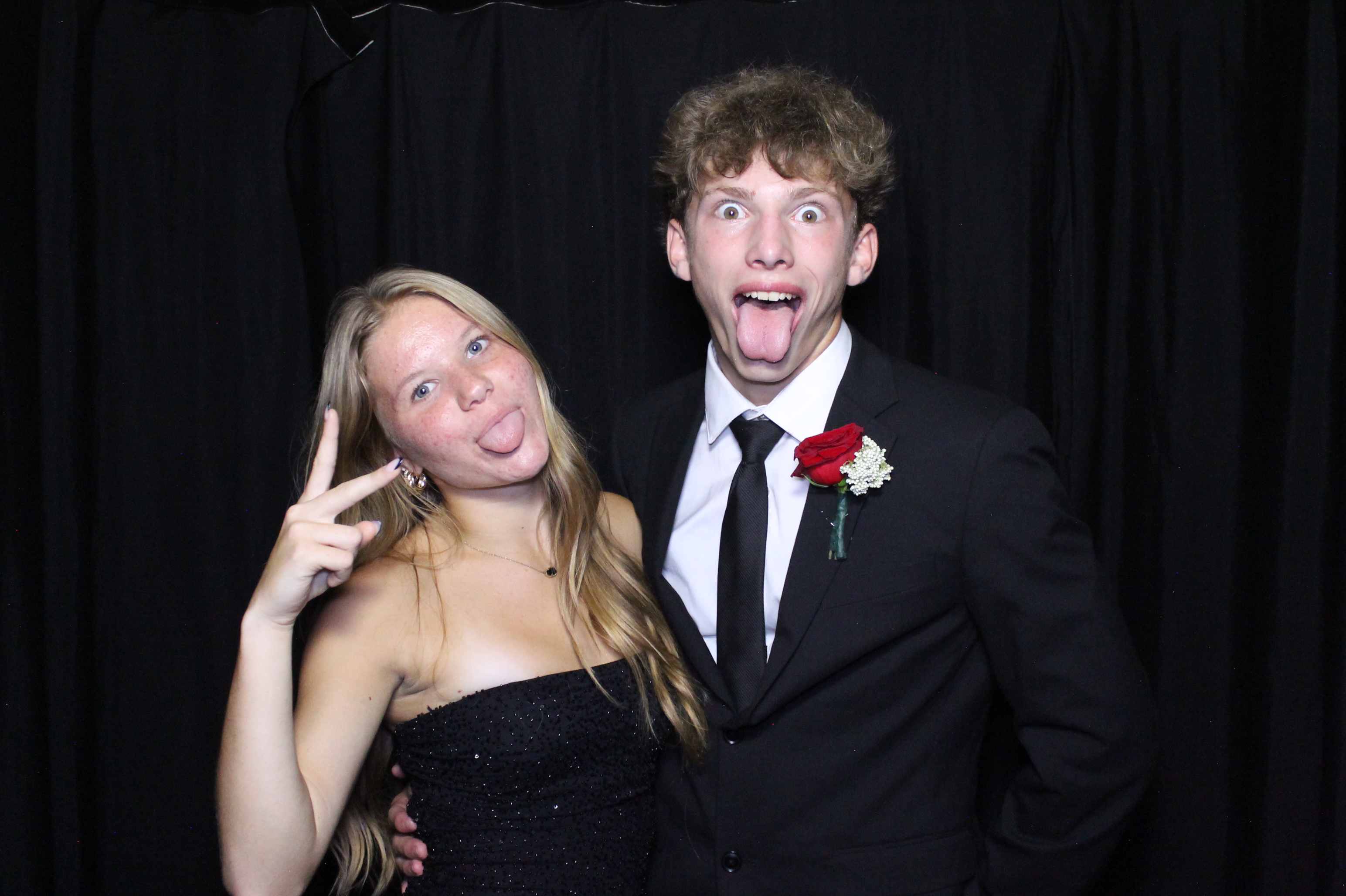 WHHS Homecoming | View more photos from the event at gallery.photoboothcincy.com/u/PhotoBoothCincy/WHHS-Homecoming