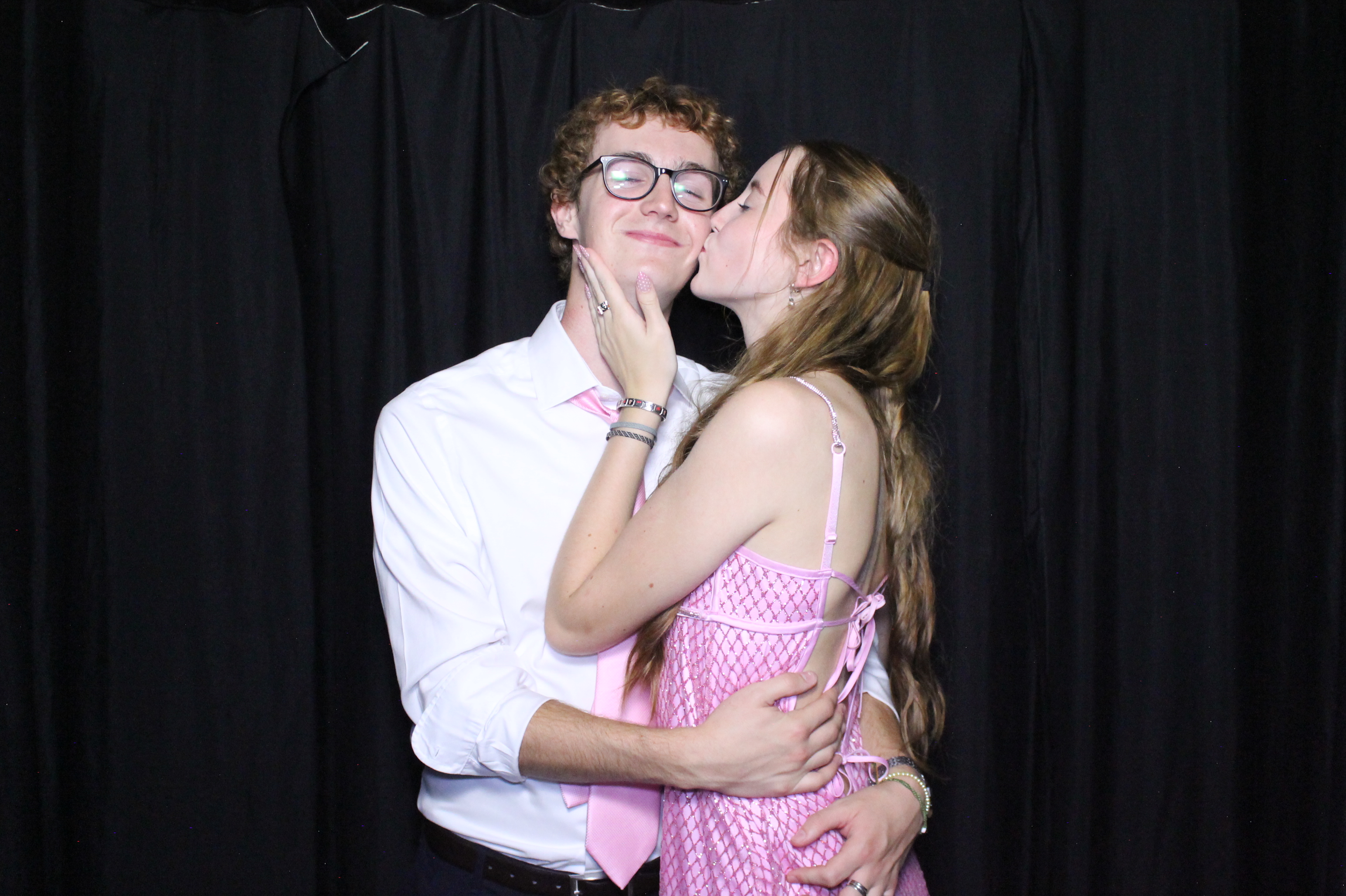 WHHS Homecoming | View more photos from the event at gallery.photoboothcincy.com/u/PhotoBoothCincy/WHHS-Homecoming