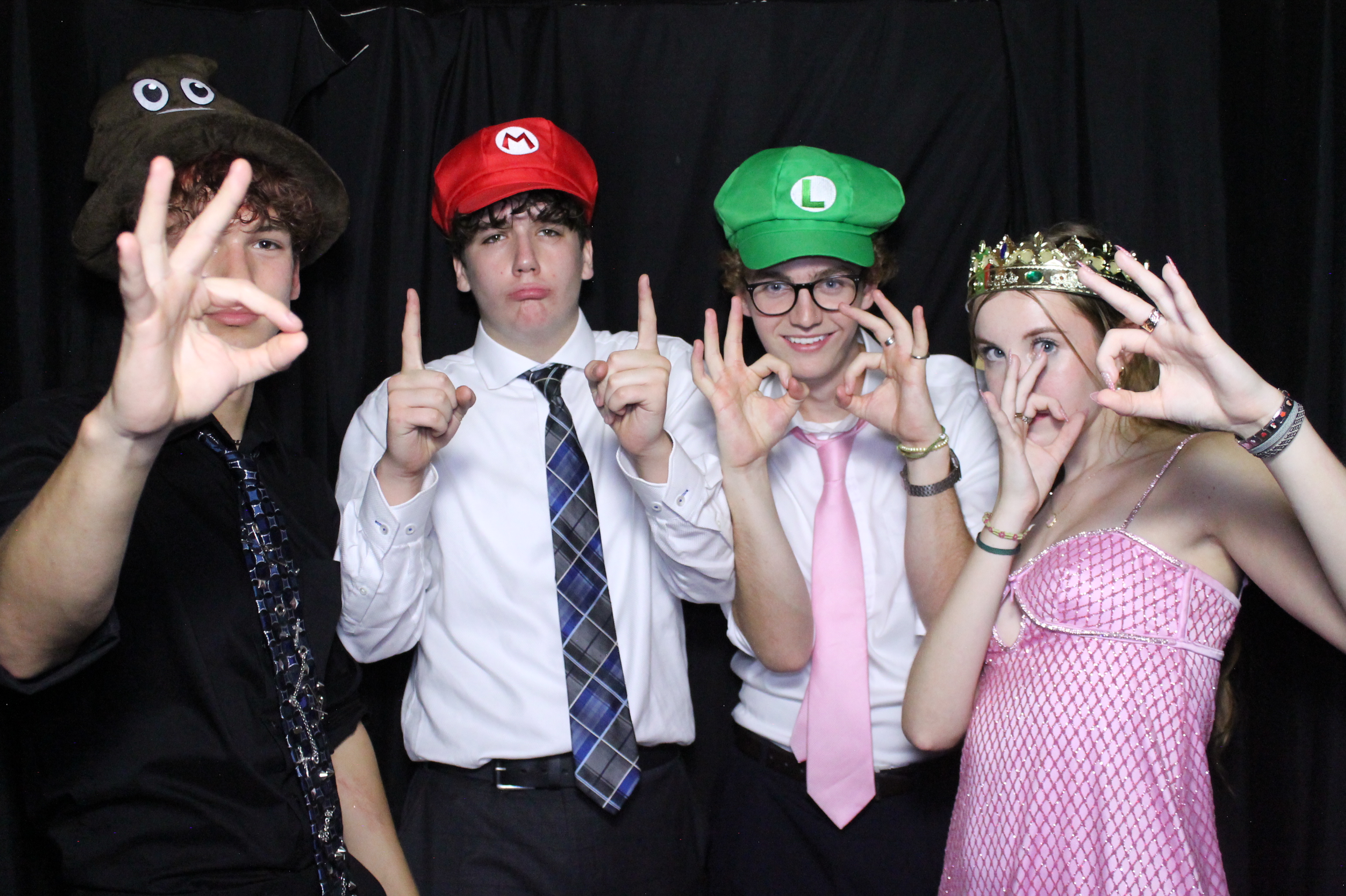 WHHS Homecoming | View more photos from the event at gallery.photoboothcincy.com/u/PhotoBoothCincy/WHHS-Homecoming
