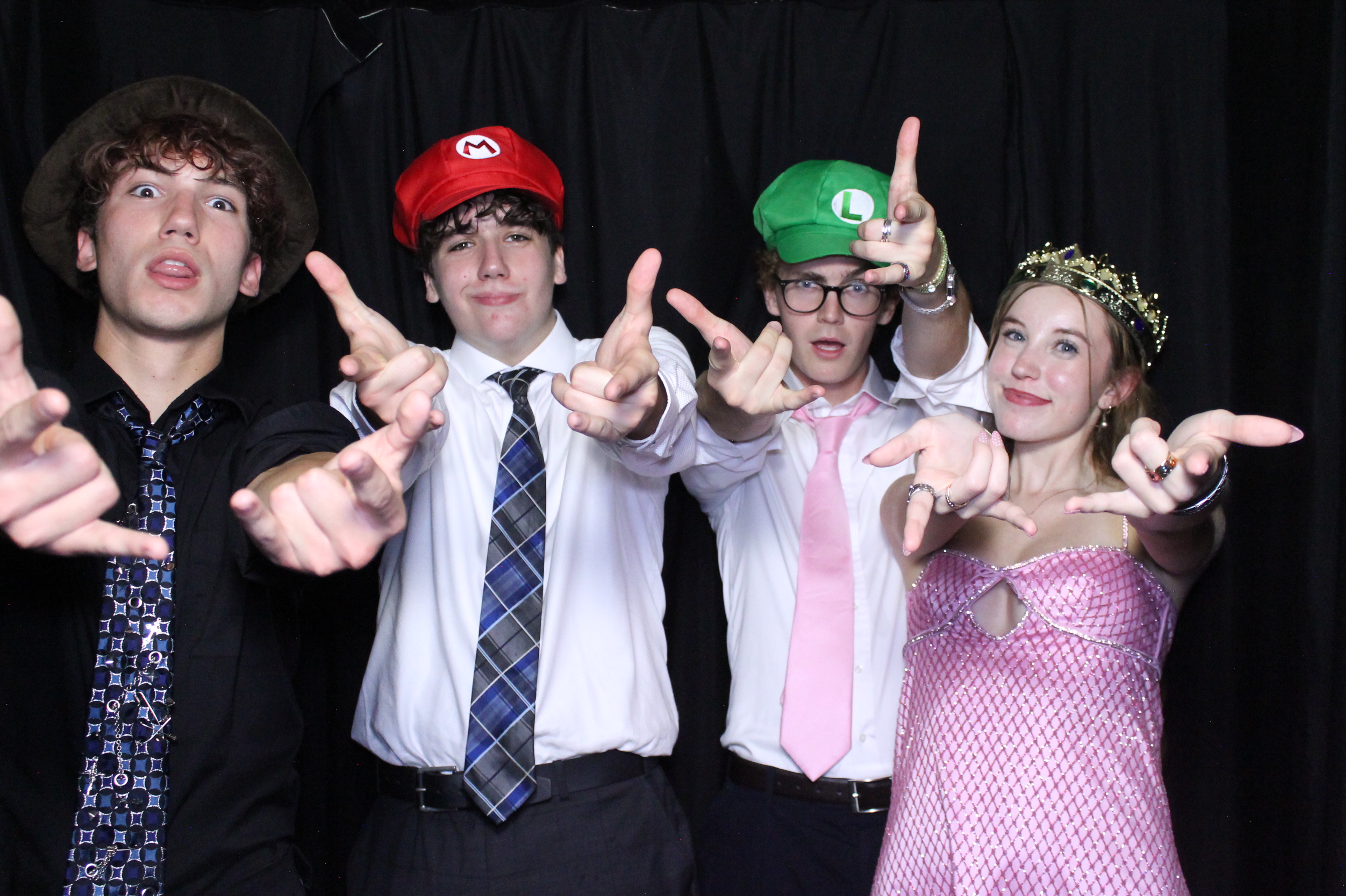 WHHS Homecoming | View more photos from the event at gallery.photoboothcincy.com/u/PhotoBoothCincy/WHHS-Homecoming
