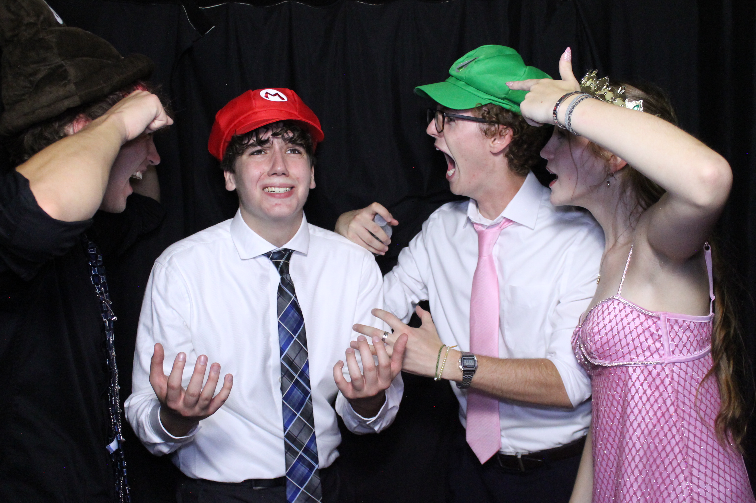 WHHS Homecoming | View more photos from the event at gallery.photoboothcincy.com/u/PhotoBoothCincy/WHHS-Homecoming
