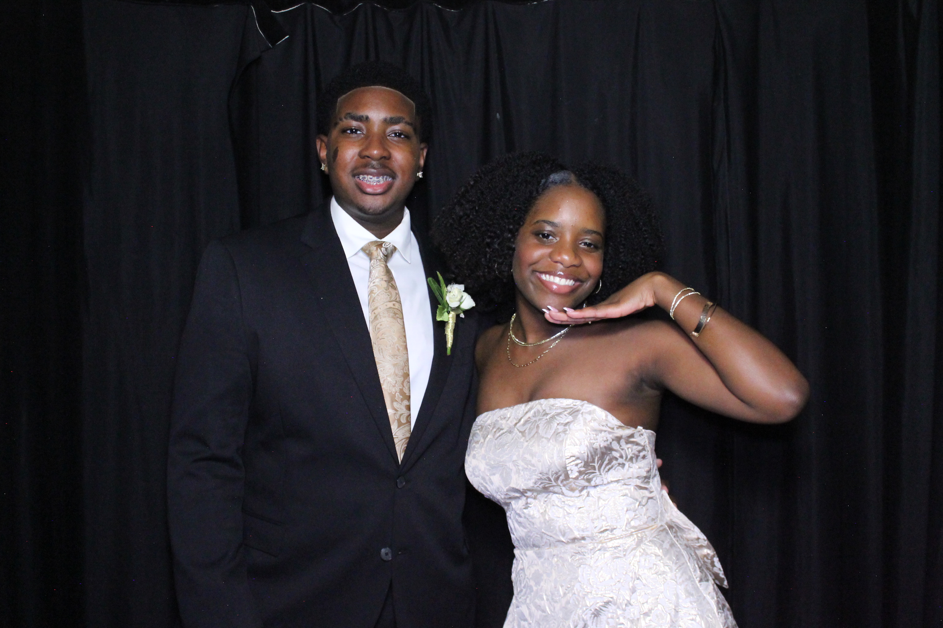 WHHS Homecoming | View more photos from the event at gallery.photoboothcincy.com/u/PhotoBoothCincy/WHHS-Homecoming