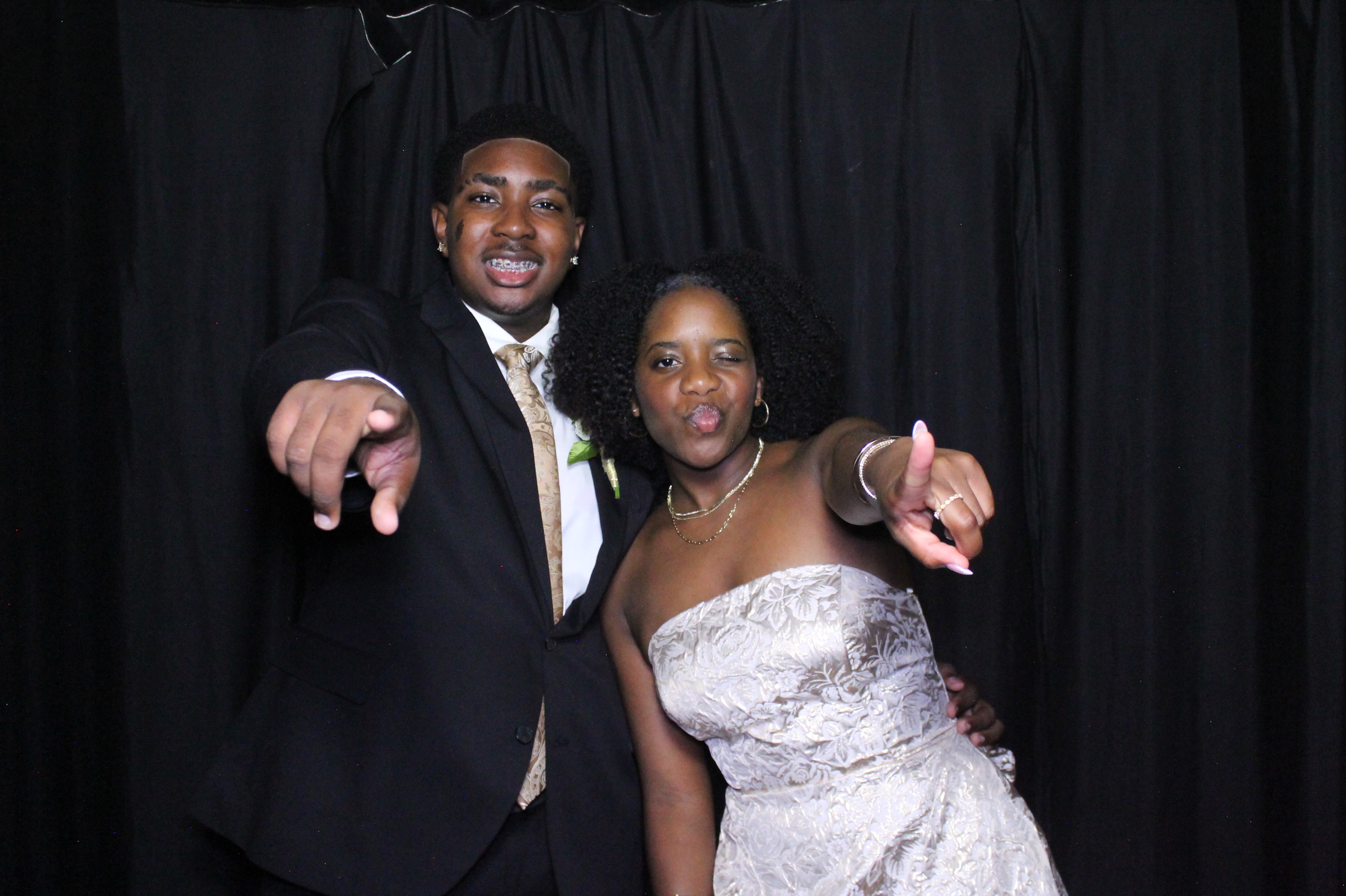 WHHS Homecoming | View more photos from the event at gallery.photoboothcincy.com/u/PhotoBoothCincy/WHHS-Homecoming