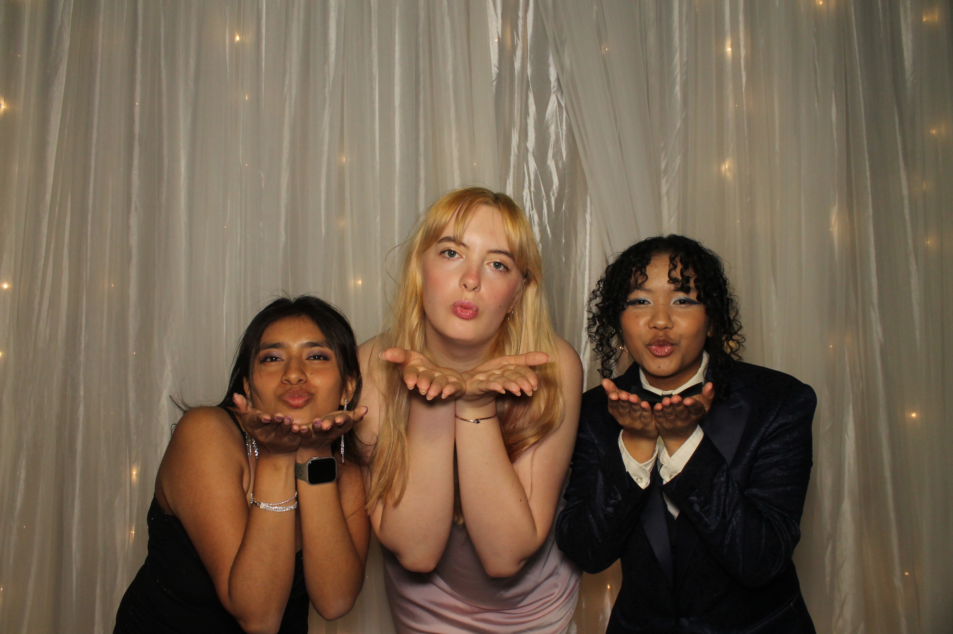 Walnut Hills Prom | View more photos from the event at gallery.photoboothcincy.com/u/PhotoBoothCincy/Walnut-Hills-Prom